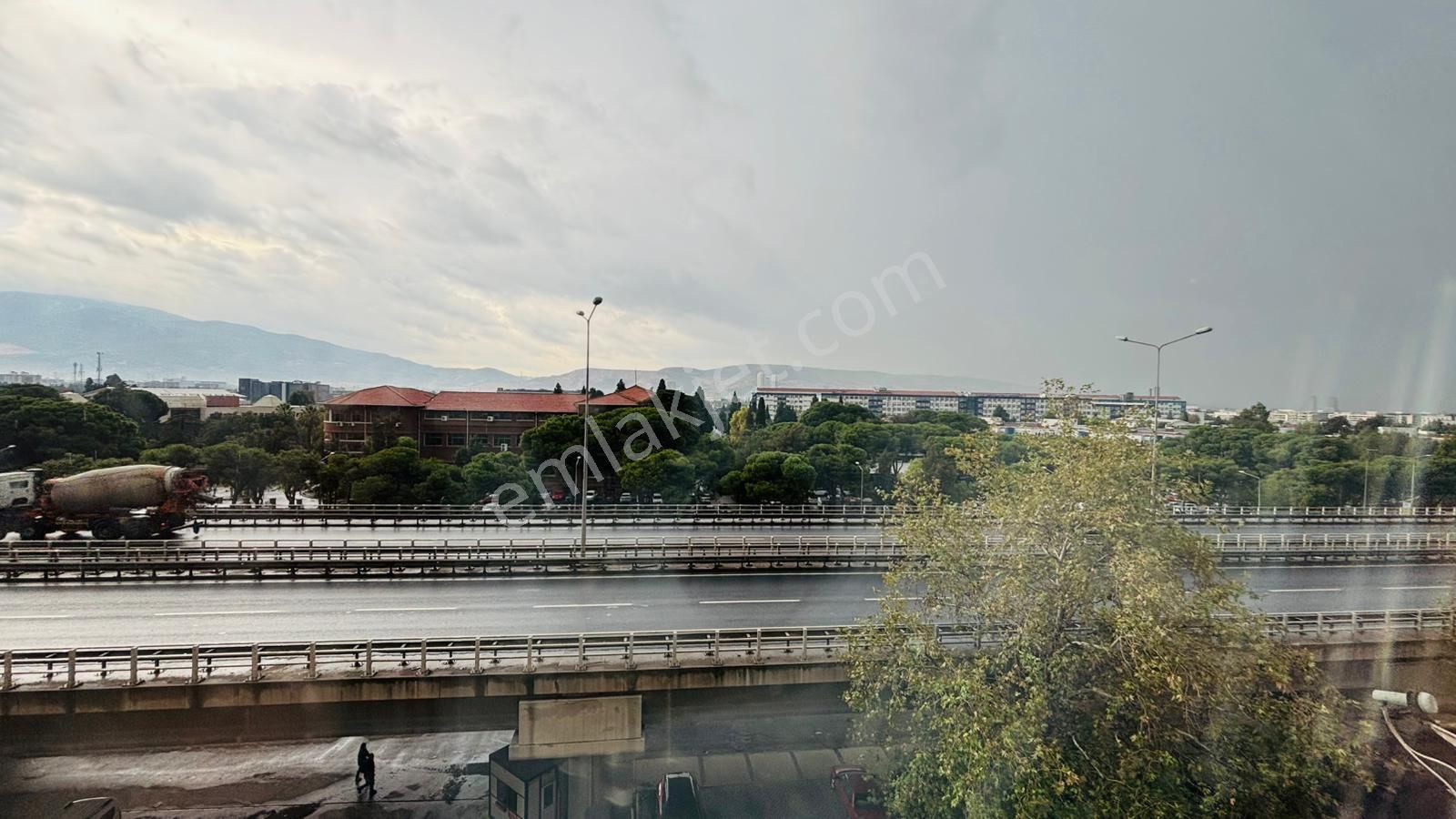 Bornova Metro Durağı Tam Karşısında 3+1 Satılık Daire ! - Görsel 26