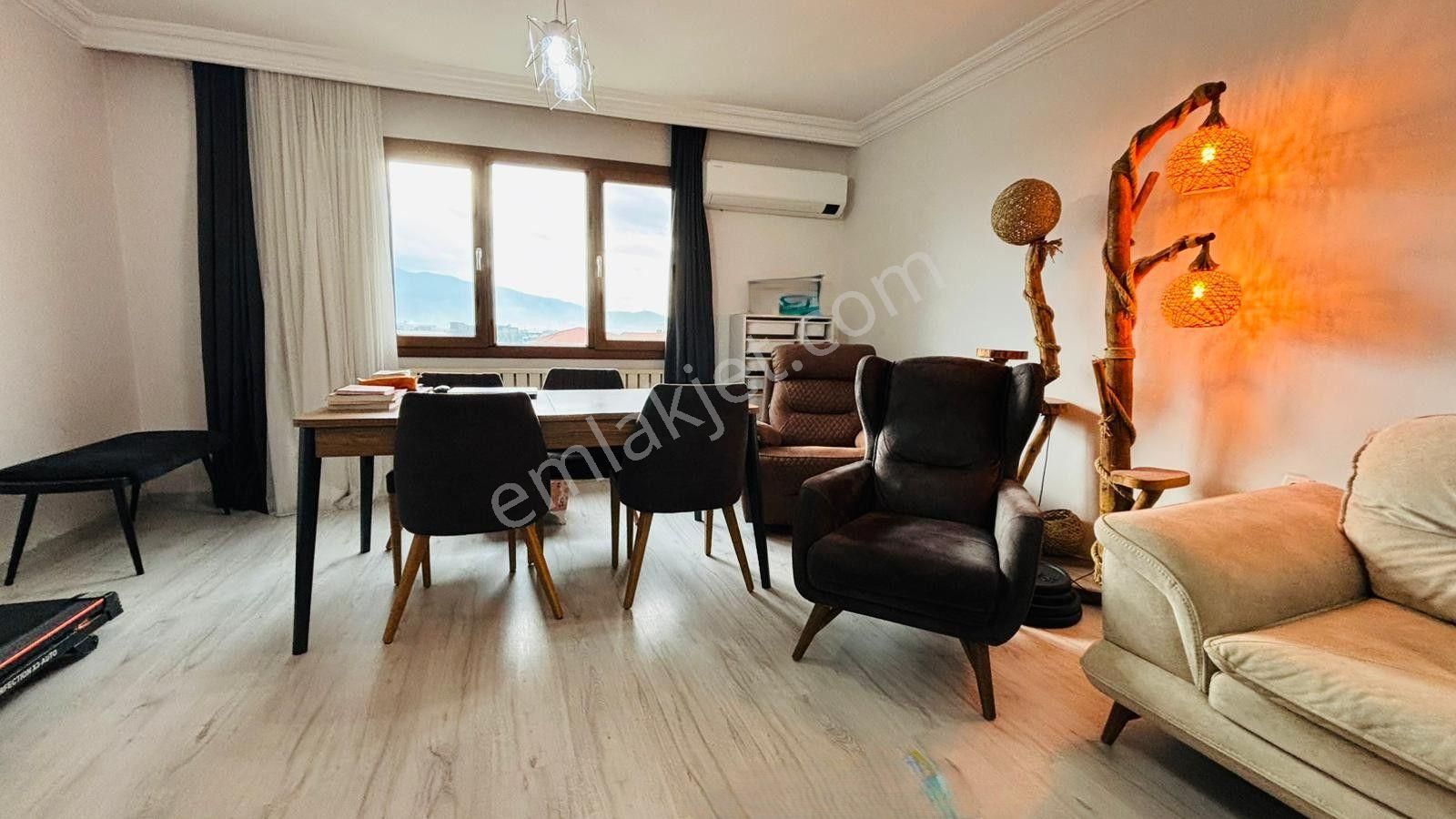 Bornova Metro Durağı Tam Karşısında 3+1 Satılık Daire !