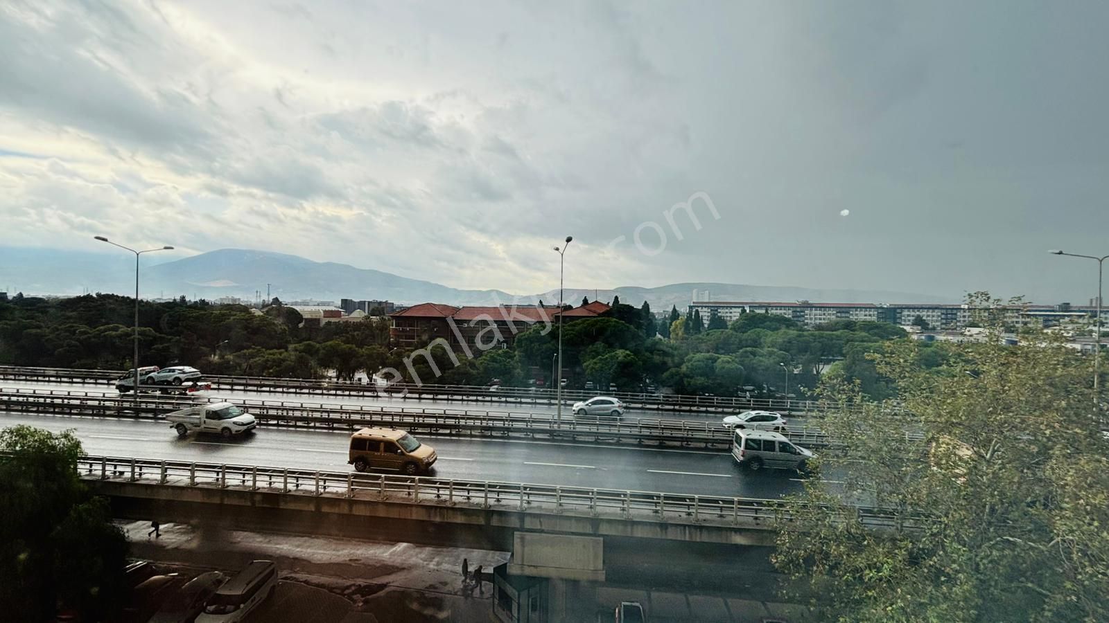 Bornova Metro Durağı Tam Karşısında 3+1 Satılık Daire ! - Görsel 2