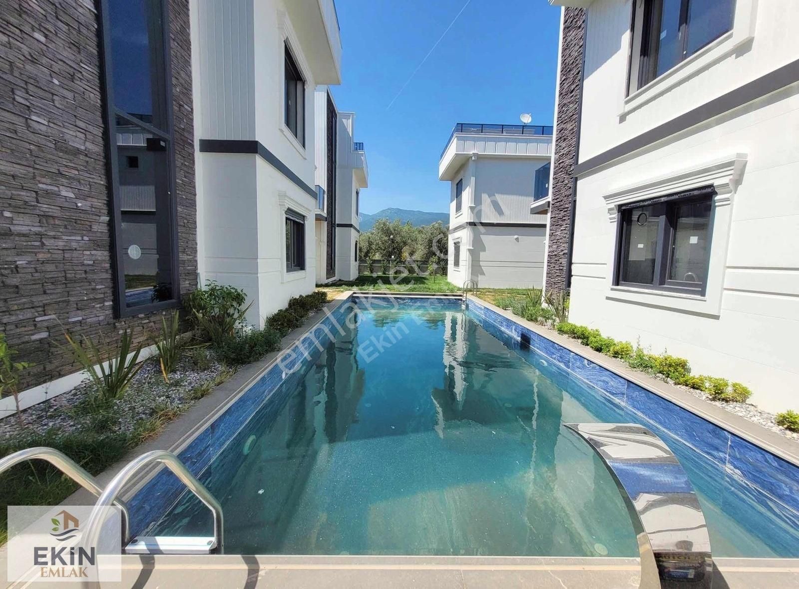 Site İçerisinde Havuzlu 4+1 Tripleks Villa - Görsel 12