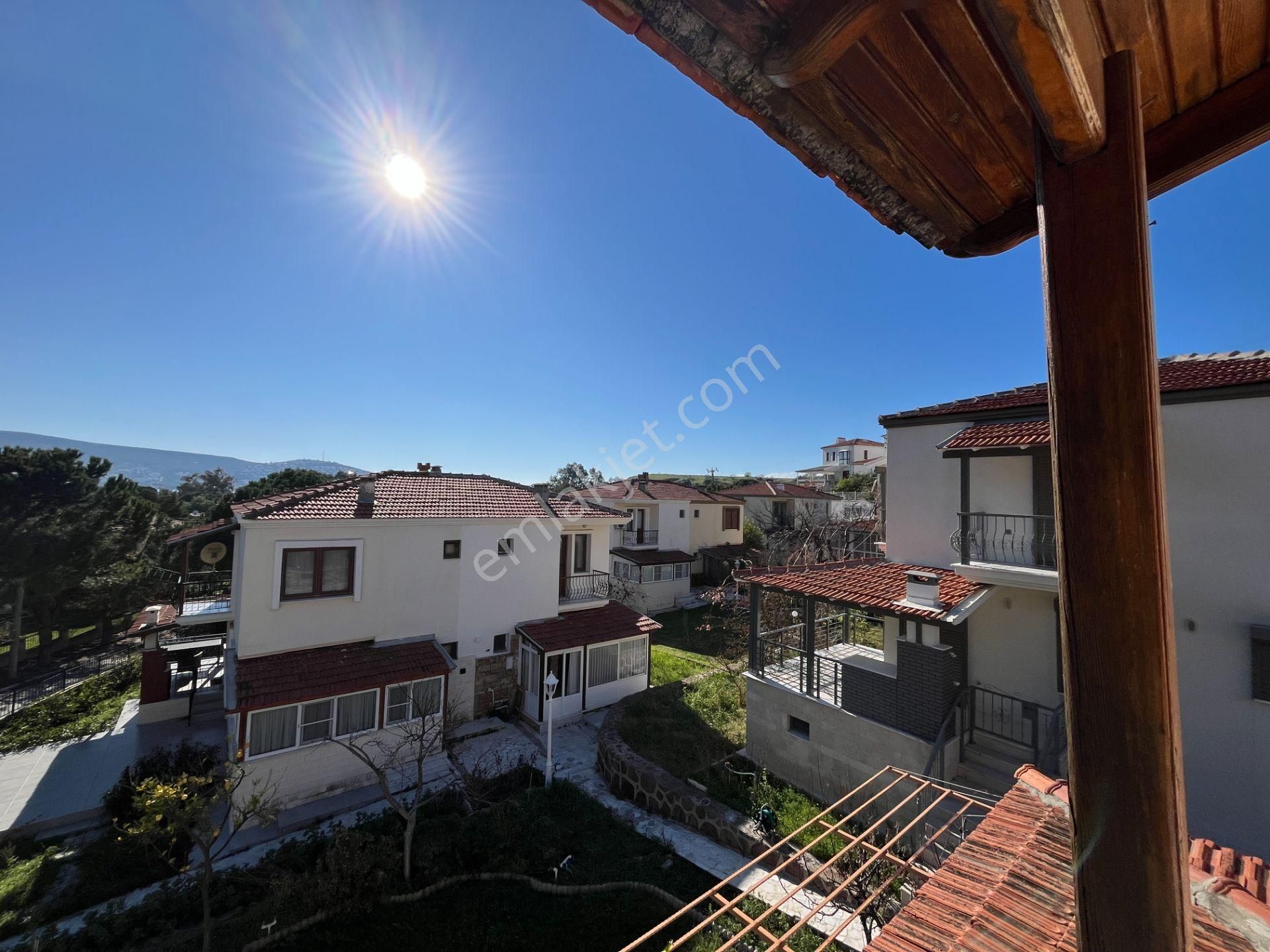 İzmir Eski Foça'da Denize Yakın Havuzlu Sitede Satılık Villa - Görsel 22