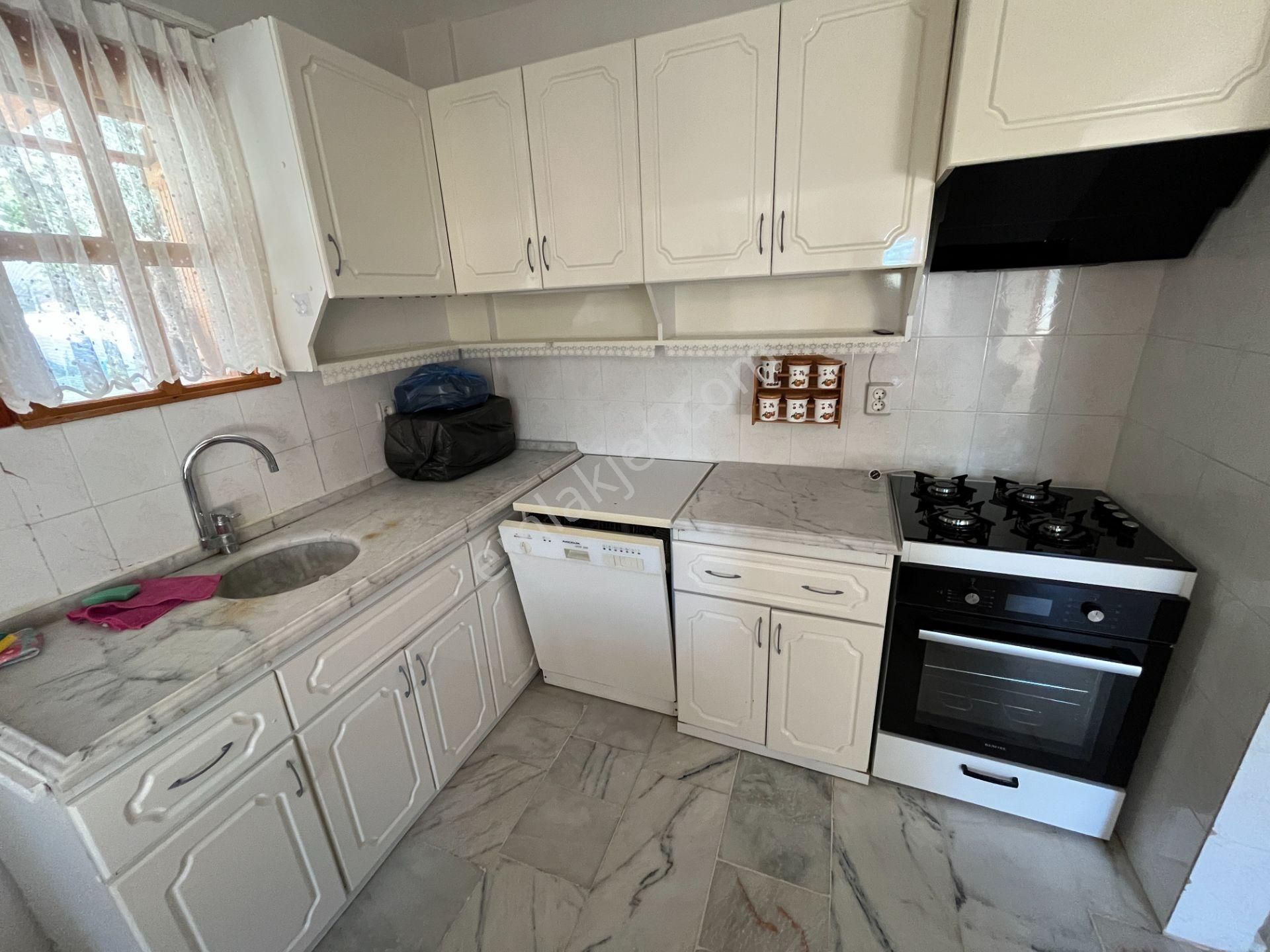 İzmir Eski Foça'da Denize Yakın Havuzlu Sitede Satılık Villa - Görsel 20