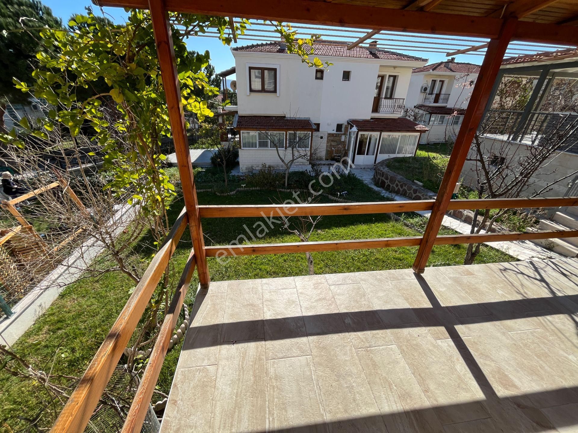 İzmir Eski Foça'da Denize Yakın Havuzlu Sitede Satılık Villa - Görsel 13