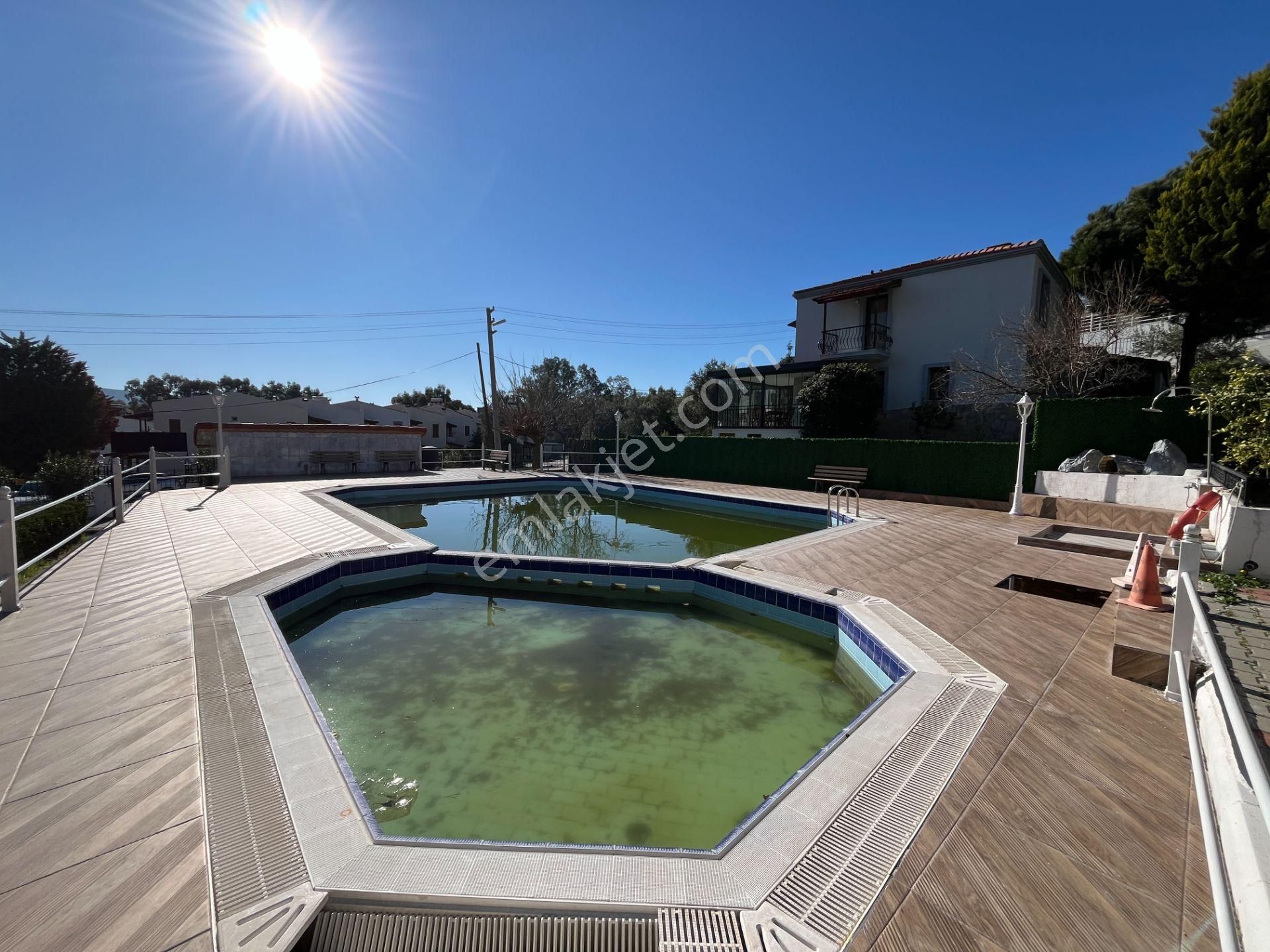 İzmir Eski Foça'da Denize Yakın Havuzlu Sitede Satılık Villa - Görsel 3