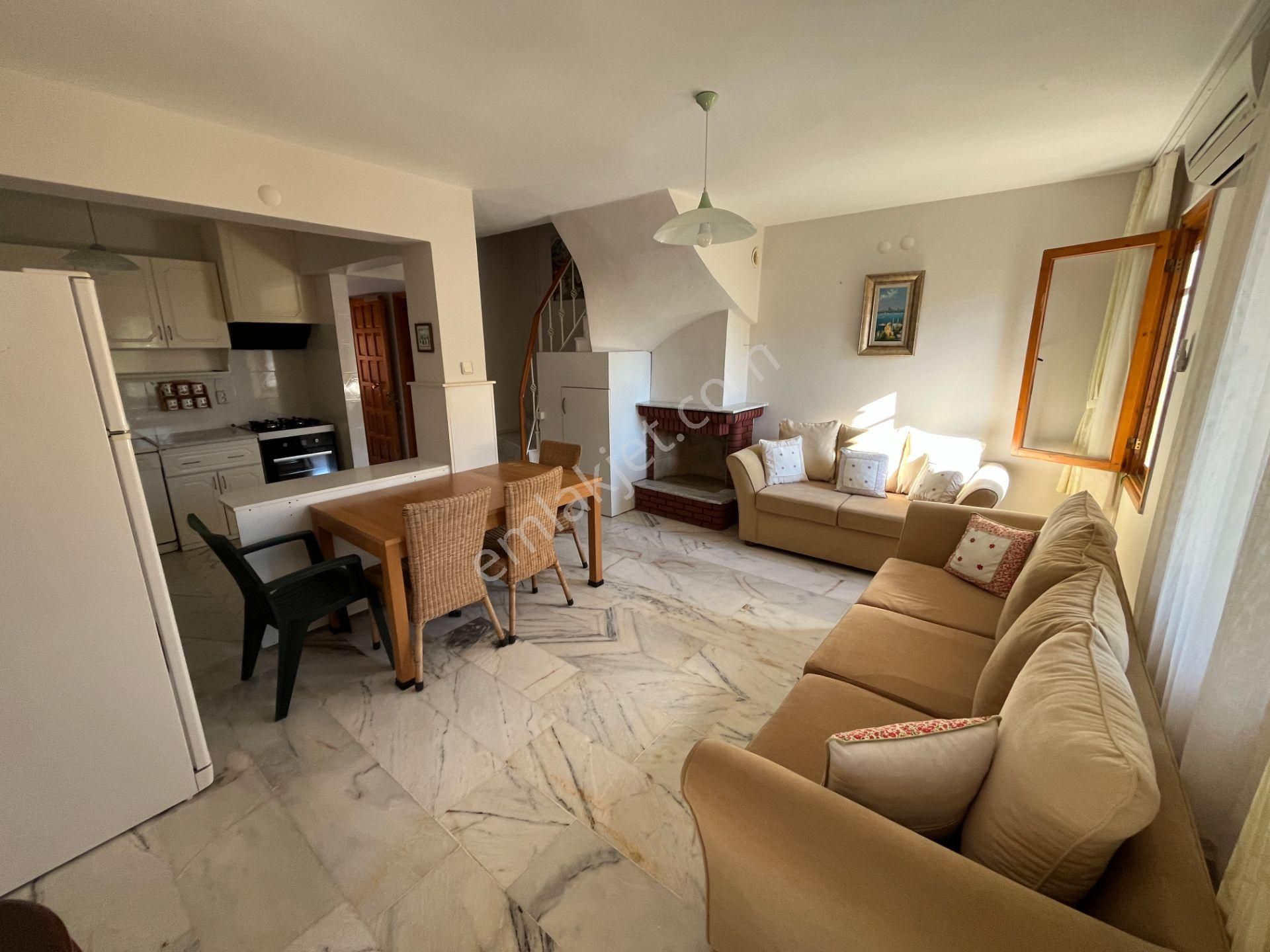 İzmir Eski Foça'da Denize Yakın Havuzlu Sitede Satılık Villa - Görsel 14