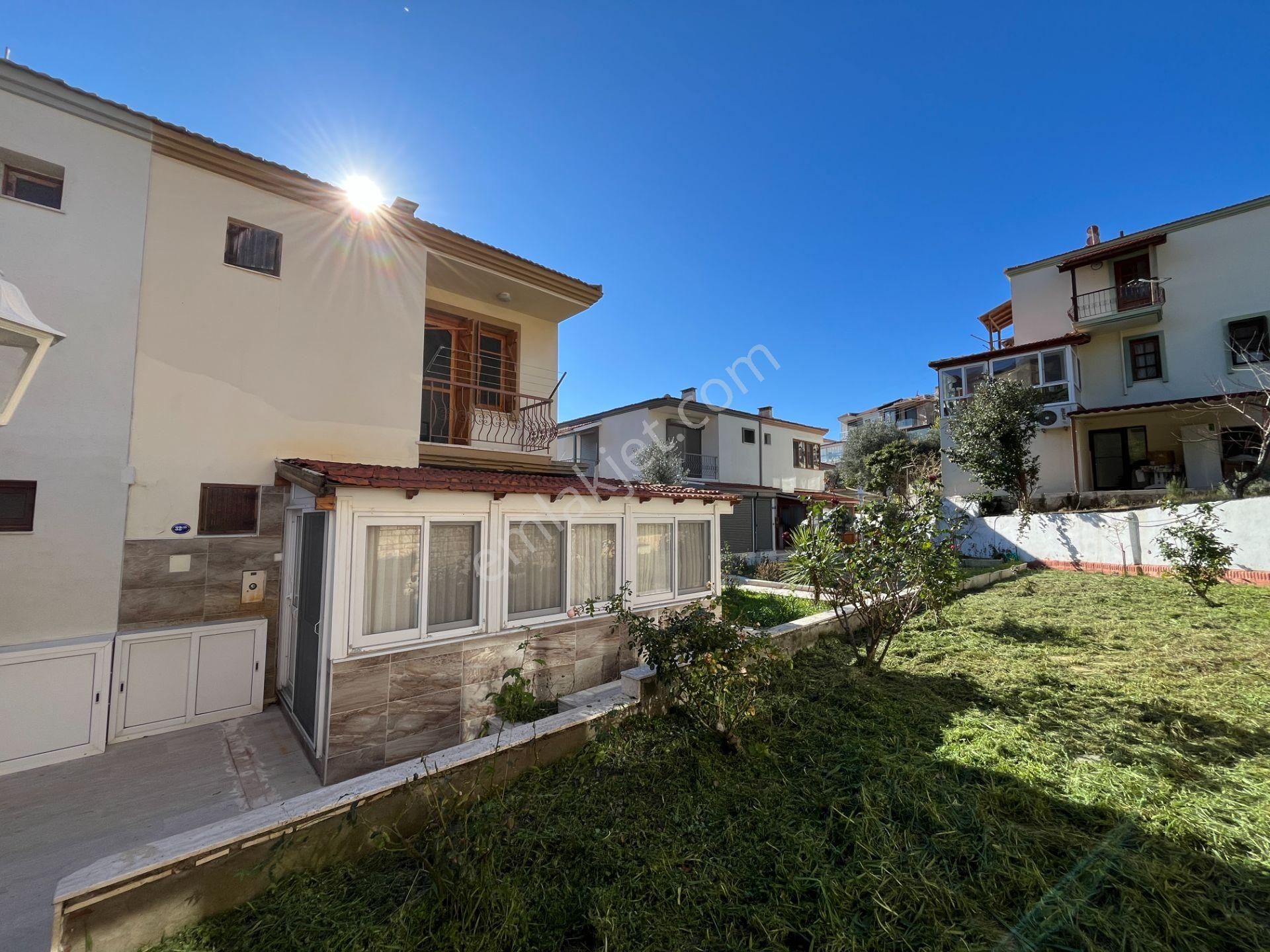 İzmir Eski Foça'da Denize Yakın Havuzlu Sitede Satılık Villa - Görsel 8