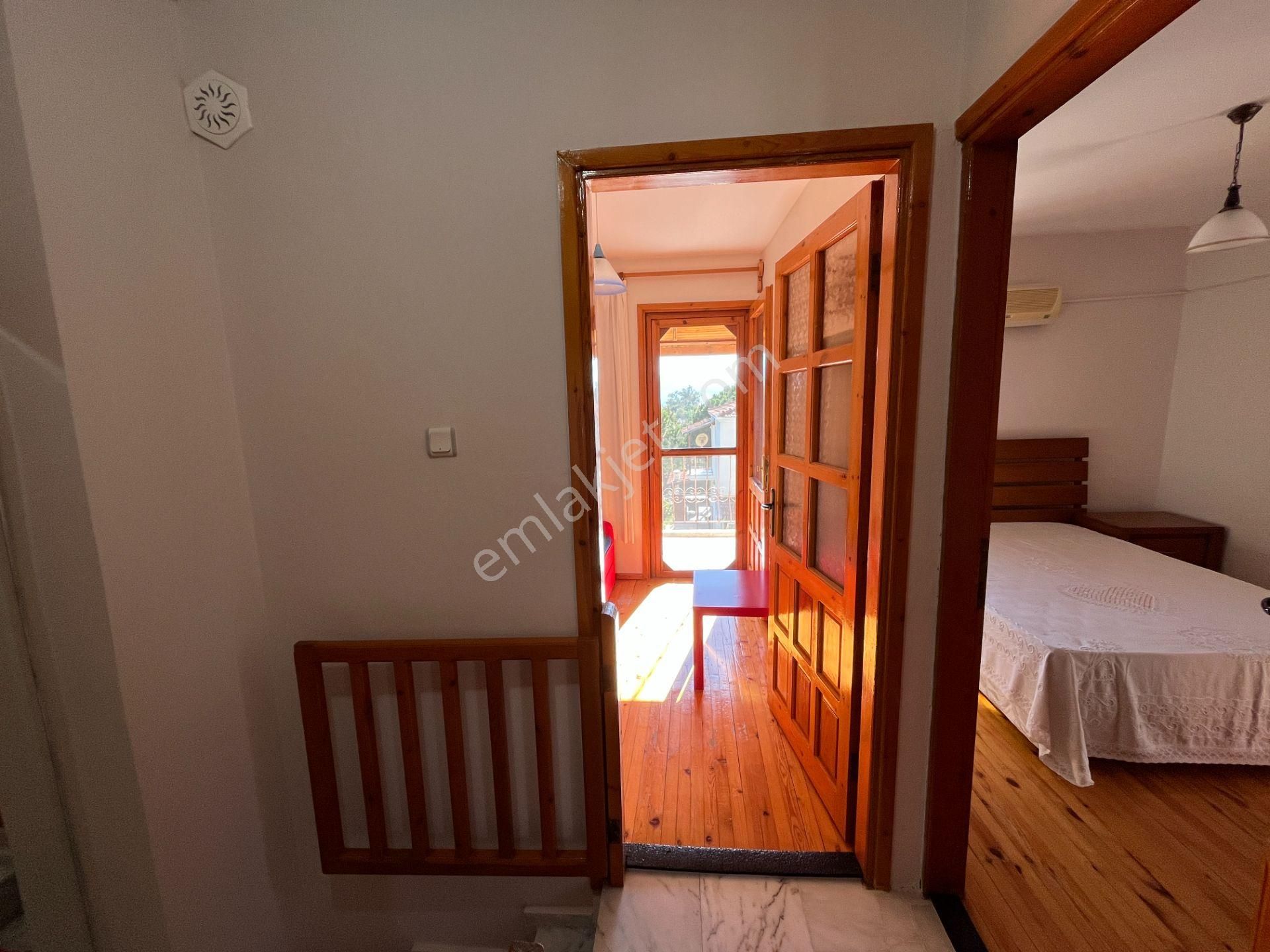 İzmir Eski Foça'da Denize Yakın Havuzlu Sitede Satılık Villa - Görsel 21