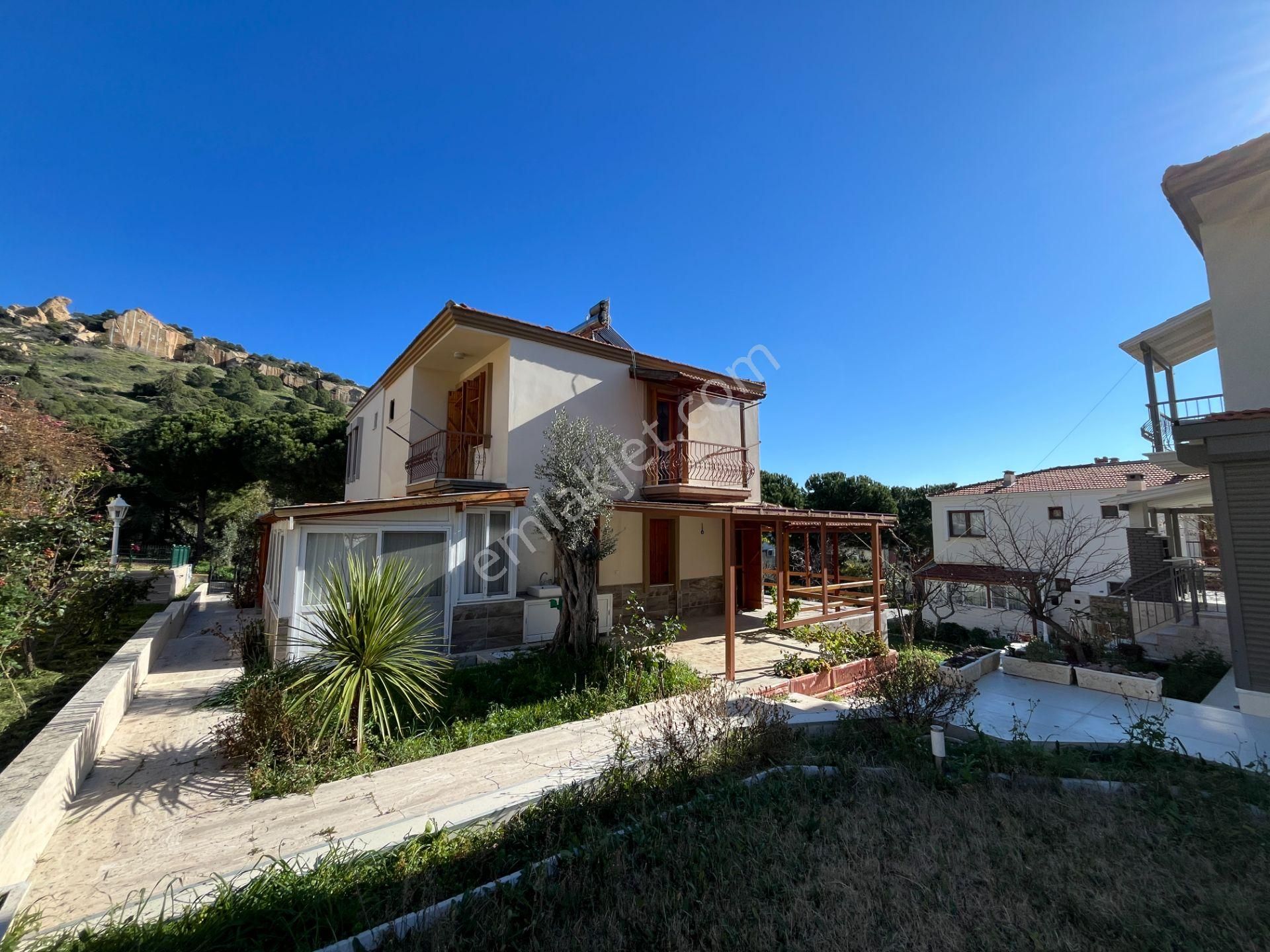 İzmir Eski Foça'da Denize Yakın Havuzlu Sitede Satılık Villa - Görsel 7