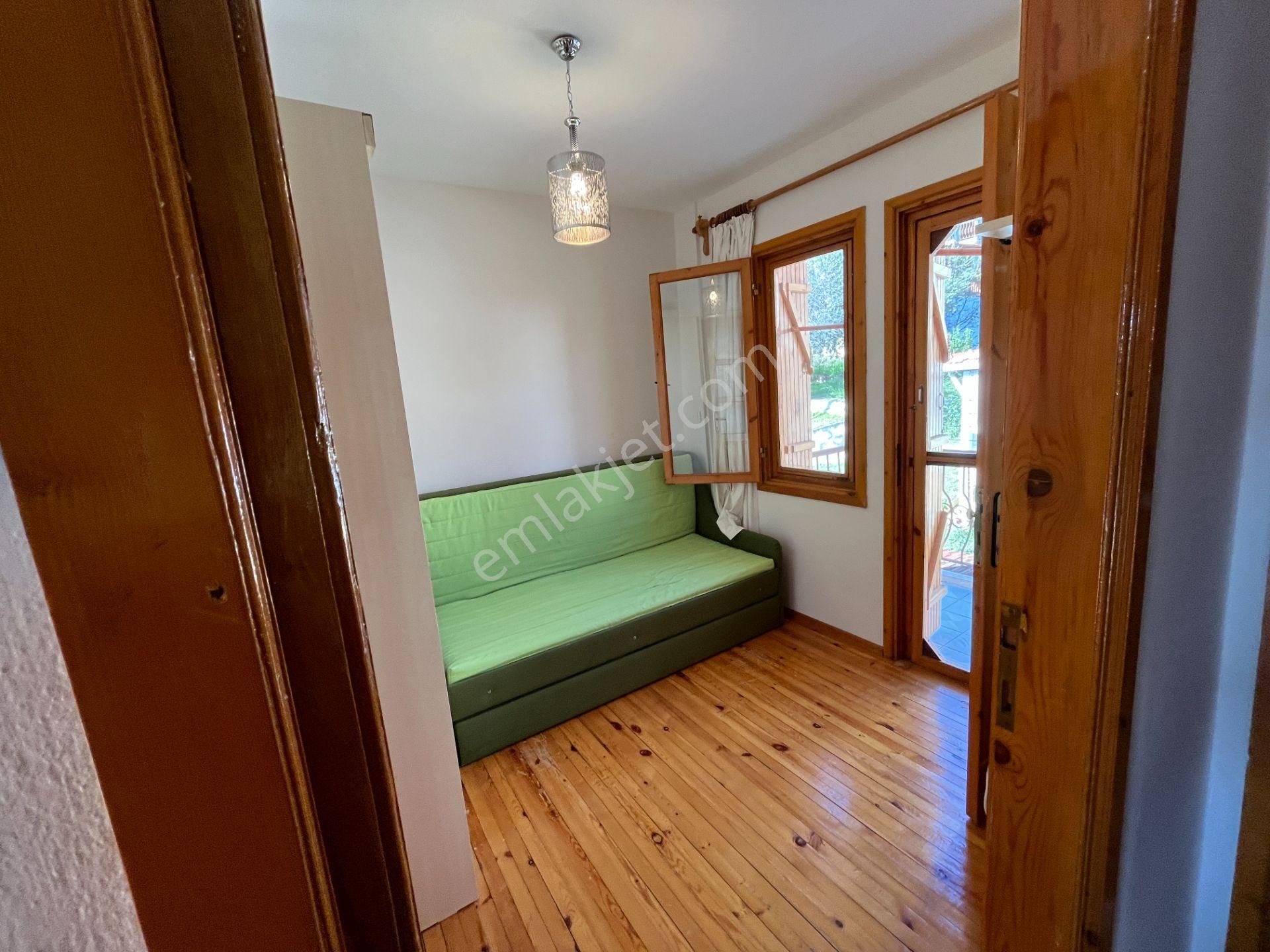 İzmir Eski Foça'da Denize Yakın Havuzlu Sitede Satılık Villa - Görsel 28