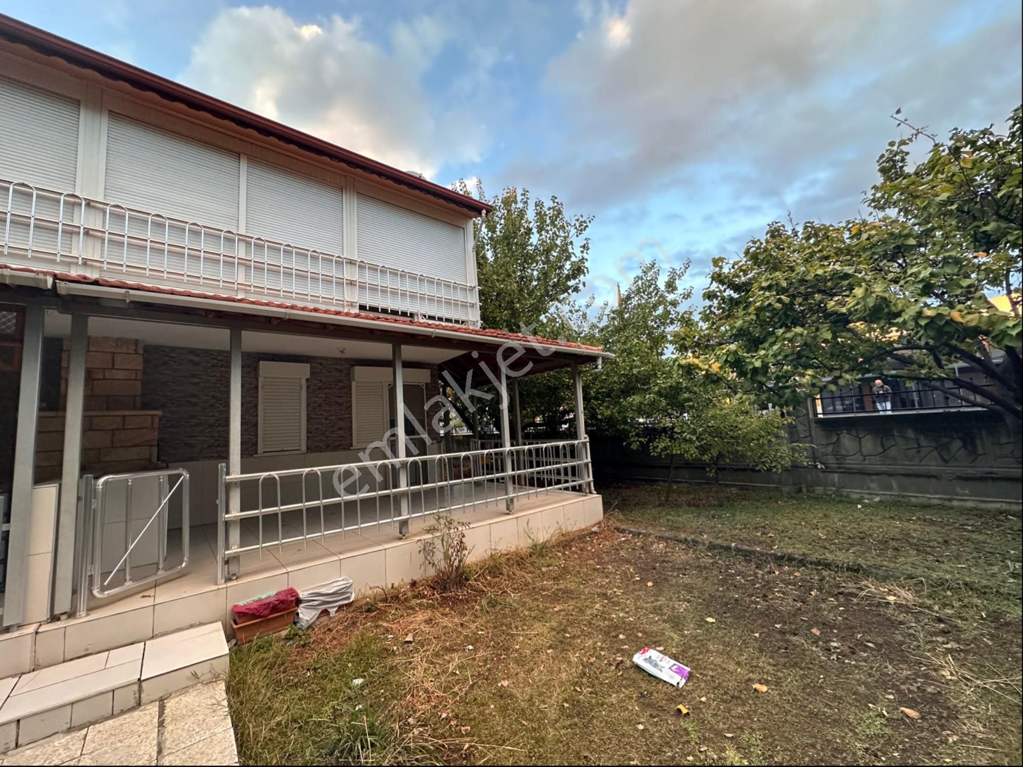 Dikili Salihleraltı Satılık 2+1 Köşe Villa Yağmur Sitesi'nde - Görsel 2