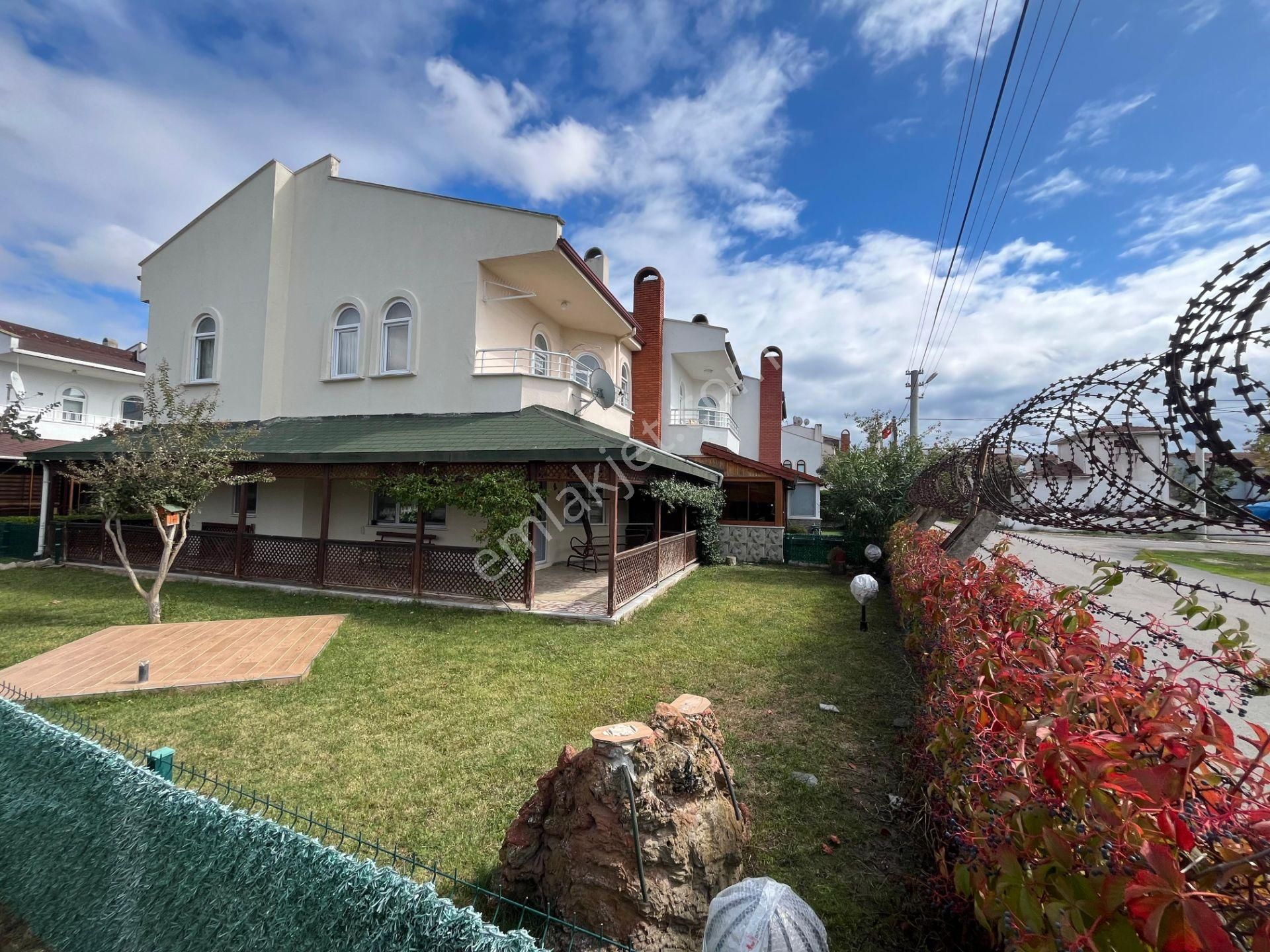 Ata Gayrimenkul'den Güneş Tatil Sitesinde 3+1 Denize 300m Villa - Görsel 5