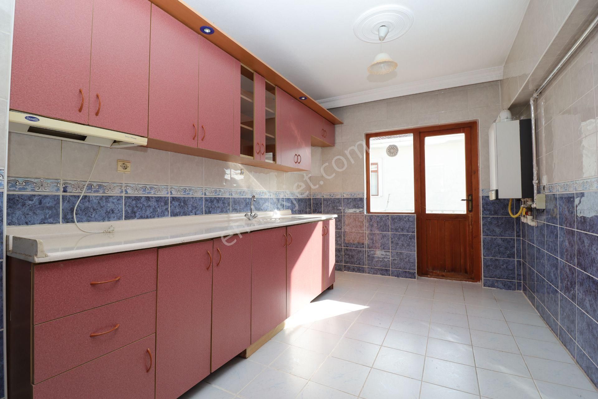 Akif'ten Piyade'de 3+1 Katta Caddeye Çok Yakın G/b Cephe Satılık Daire