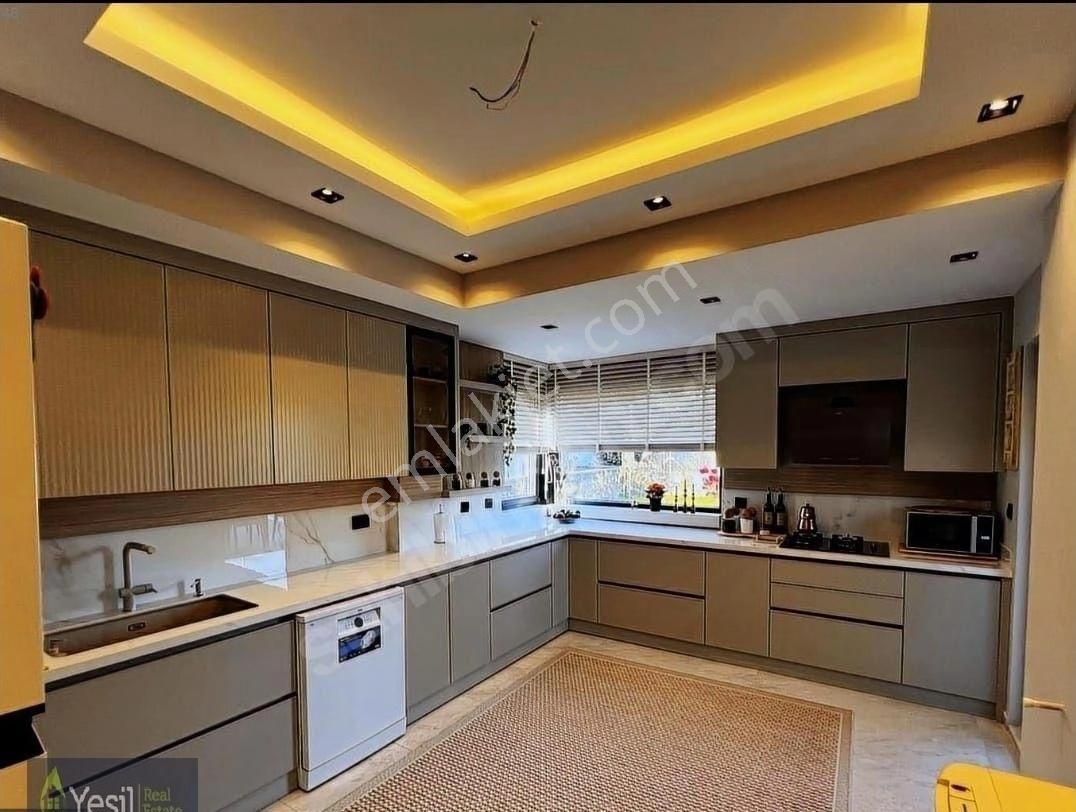 Kuzdere'de Triplex 4+1 Müstakil Satılık Villa