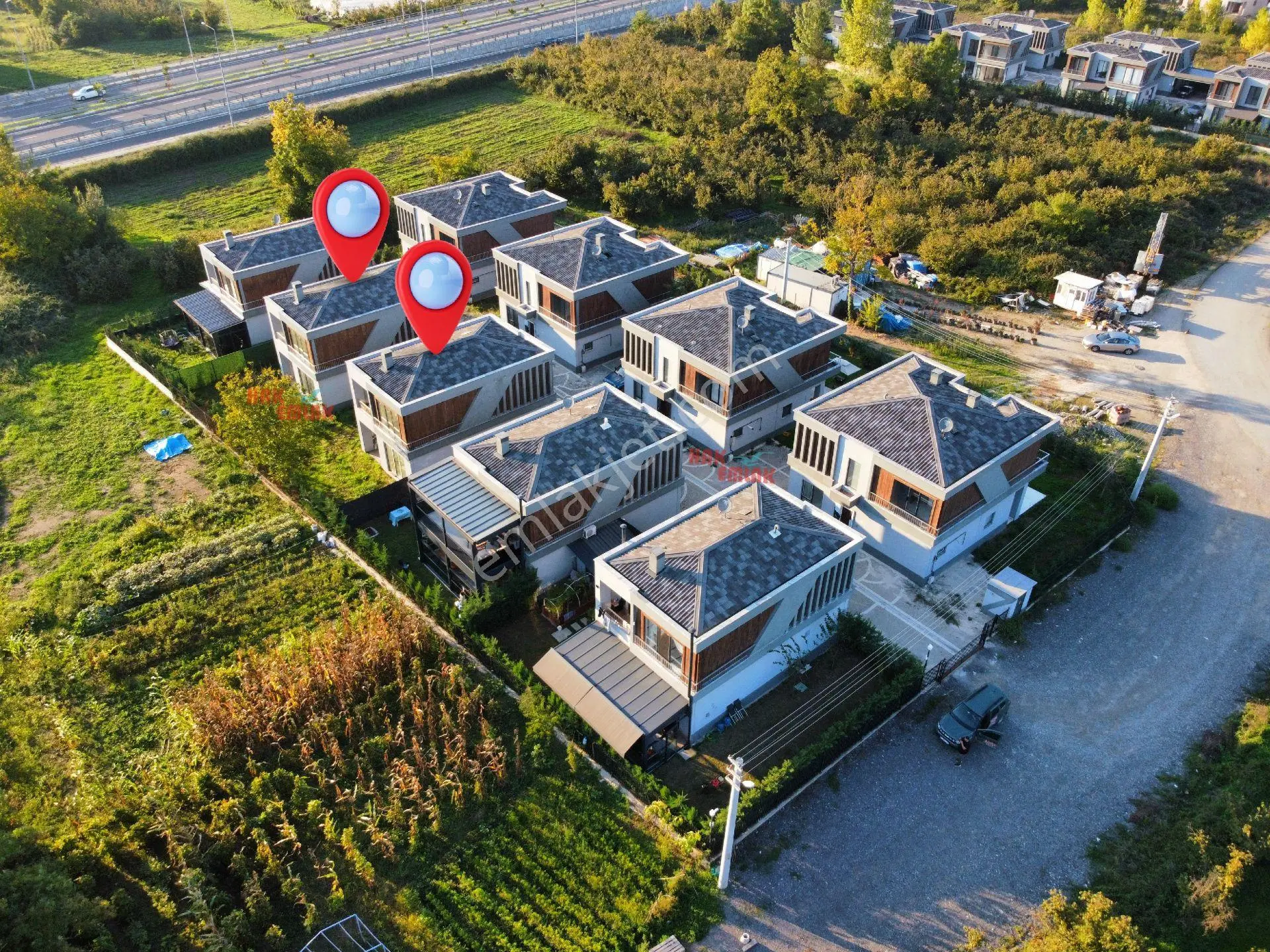 Hak Emlak'tan Darıca Mah. Yan Yana İki Adet Satılık 4+1 Villalar