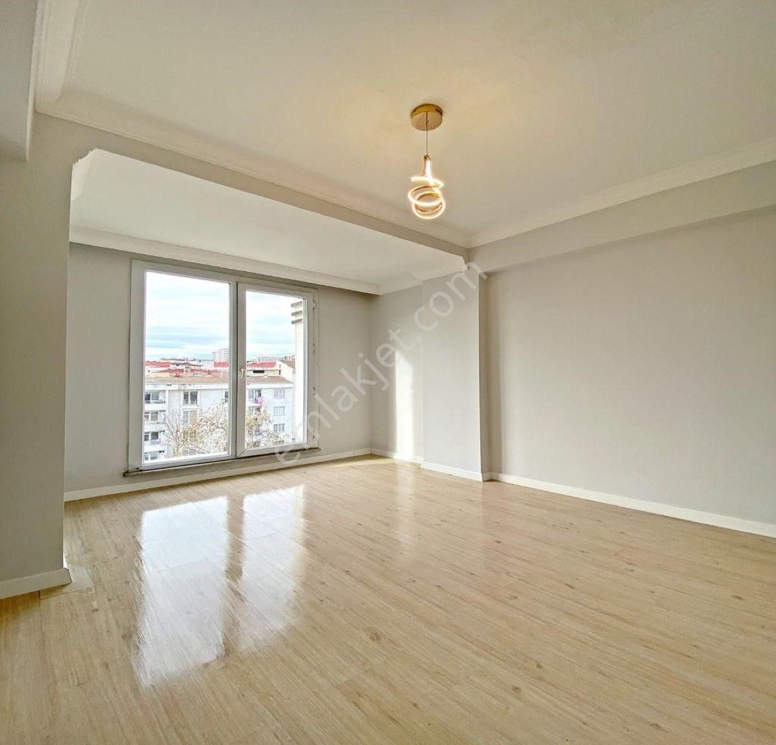 Kale Yapıdan Metrobüs Lokasyonun Da Satılık 2+1 Daire - Görsel 31