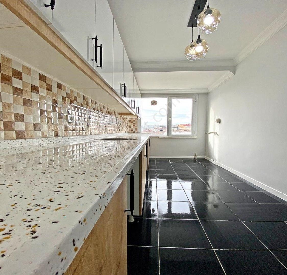 Kale Yapıdan Metrobüs Lokasyonun Da Satılık 2+1 Daire - Görsel 12