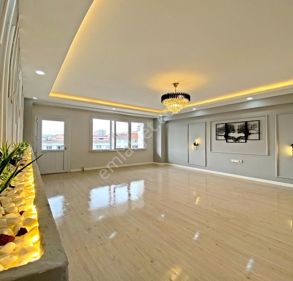 Kale Yapıdan Metrobüs Lokasyonun Da Satılık 2+1 Daire - Görsel 21