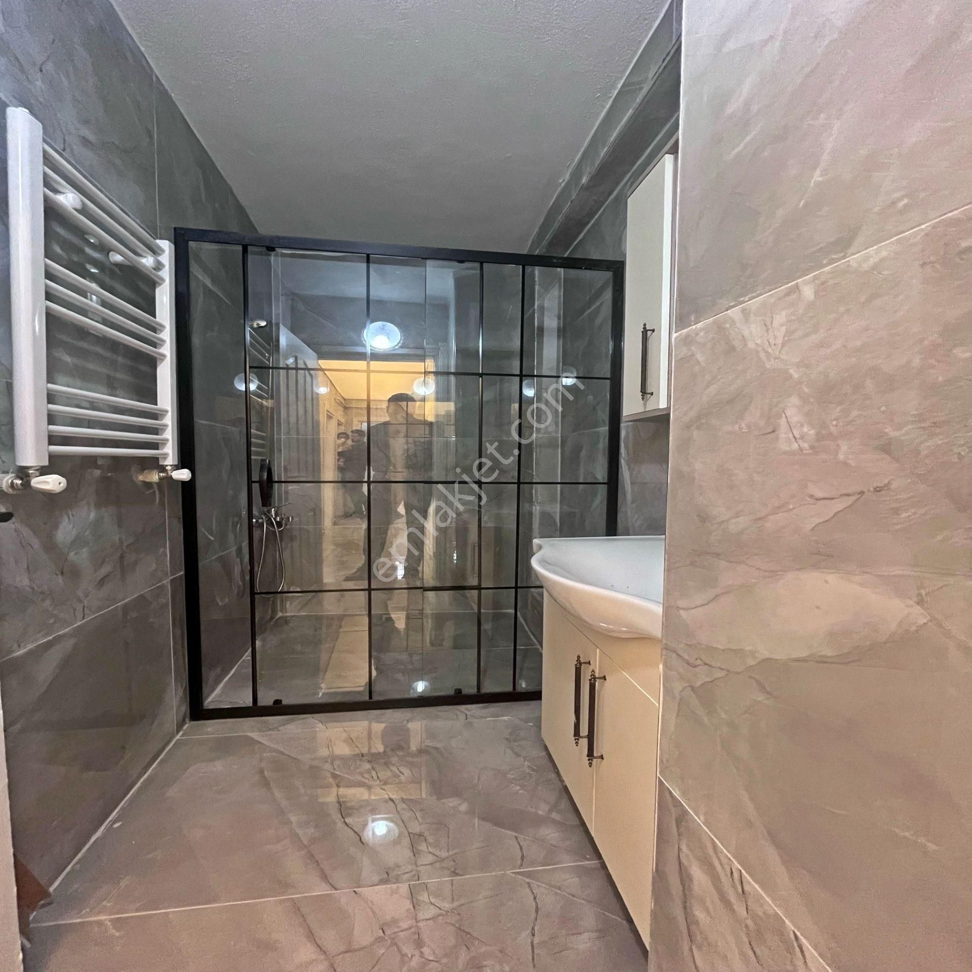 Kale Yapıdan Metrobüs Lokasyonunda Satılık 2+1 Bahçe Katı - Görsel 6