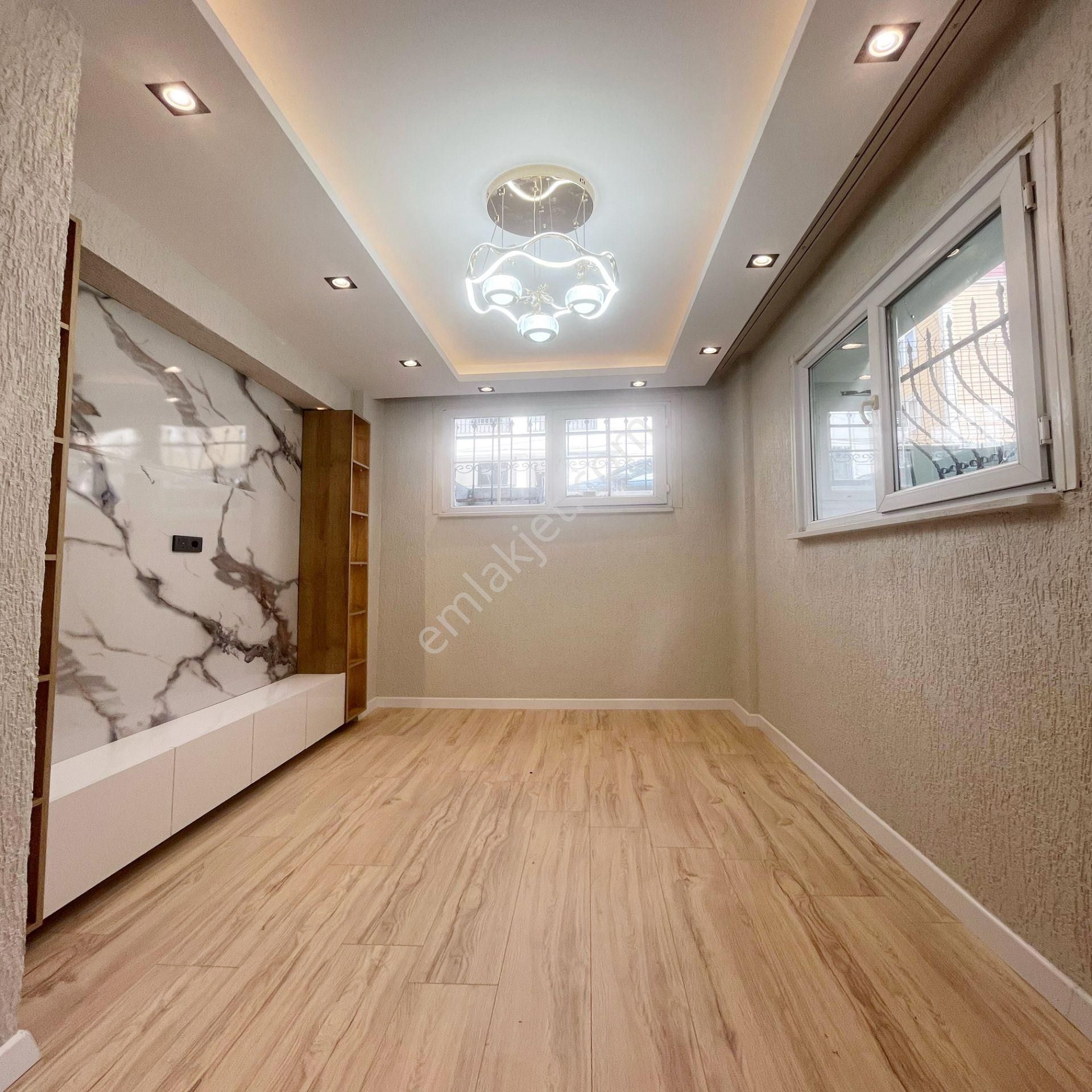 Kale Yapıdan Metrobüs Lokasyonunda Satılık 2+1 Bahçe Katı