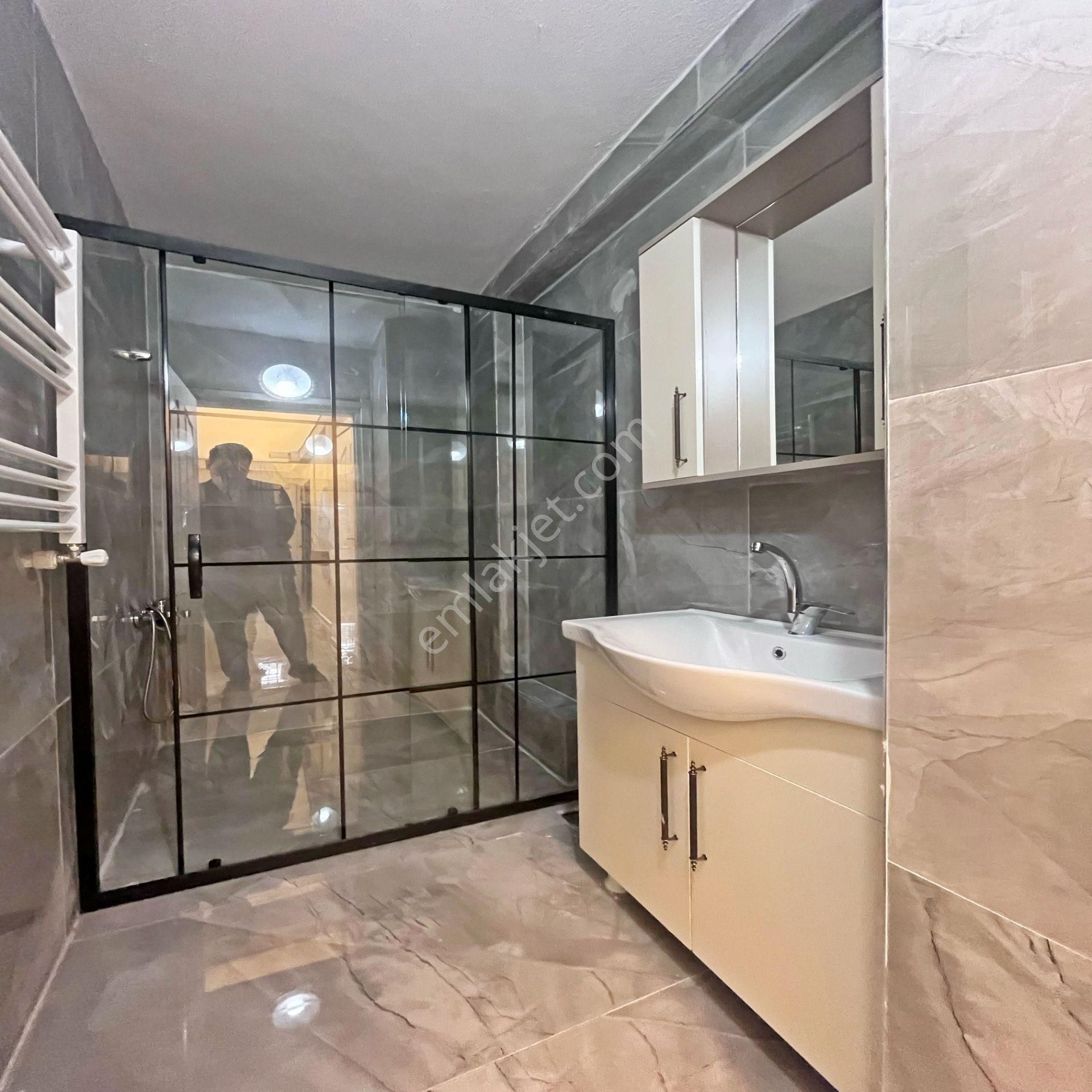 Kale Yapıdan Metrobüs Lokasyonunda Satılık 2+1 Bahçe Katı - Görsel 7