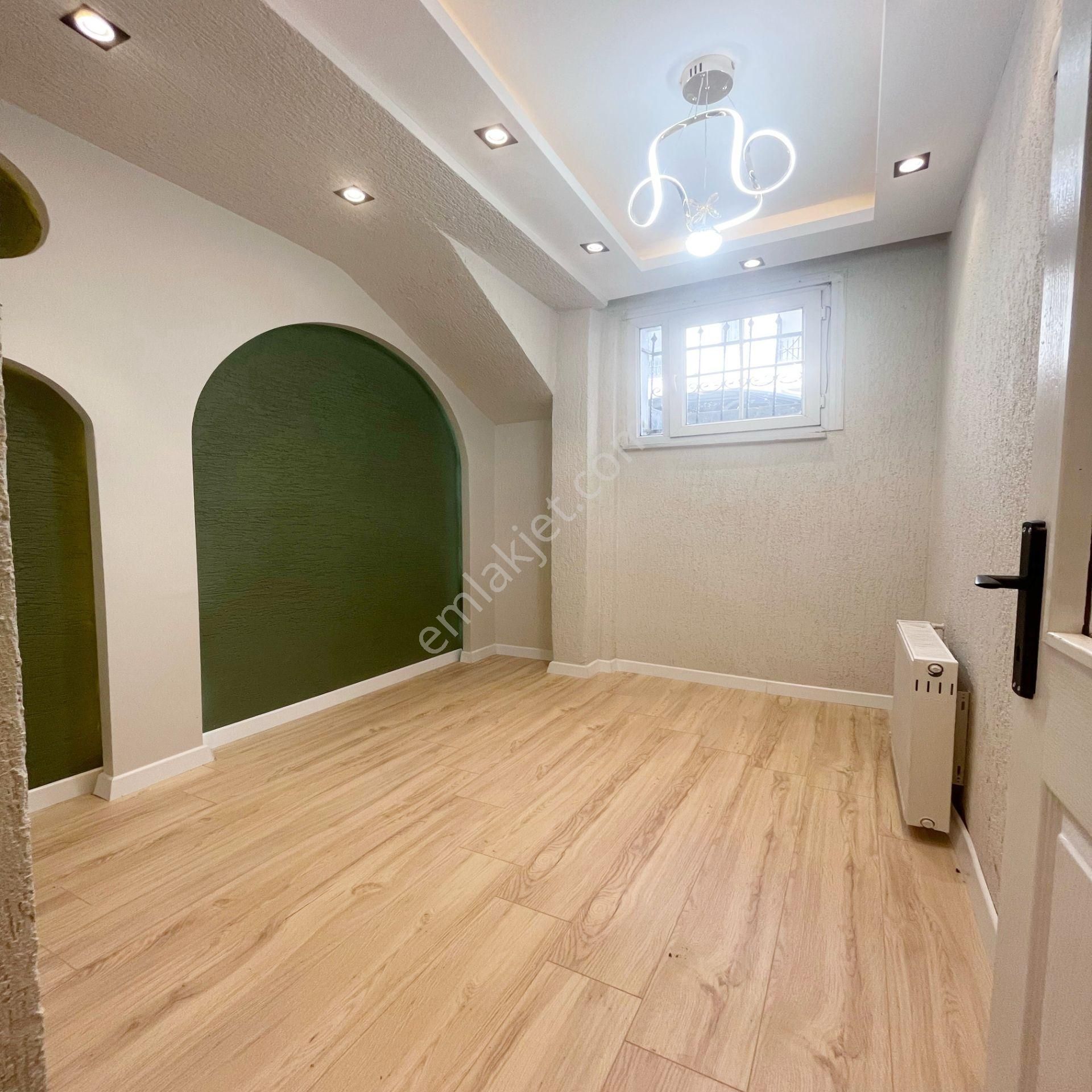 Kale Yapıdan Metrobüs Lokasyonunda Satılık 2+1 Bahçe Katı - Görsel 2