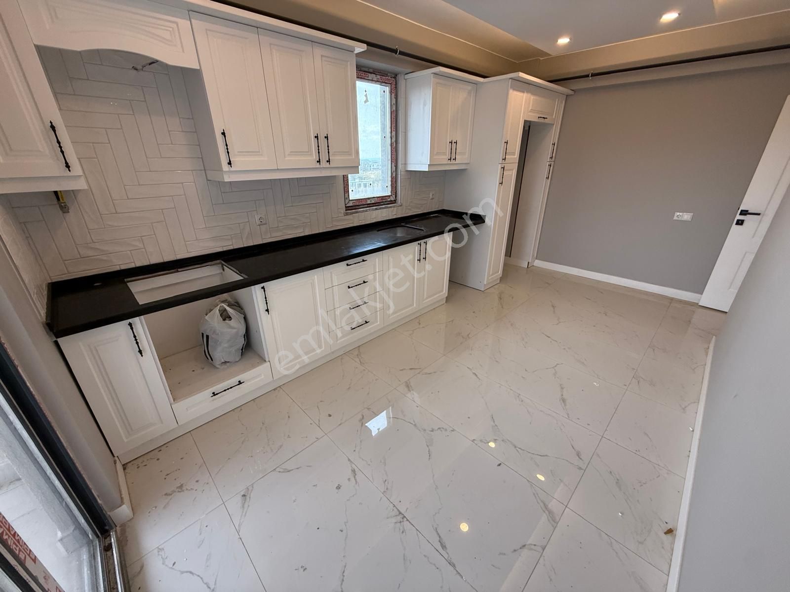 Delux'den Atatürk Mahallesi Gözde Konumda Satılık Lux 3+1 Daire - Görsel 3