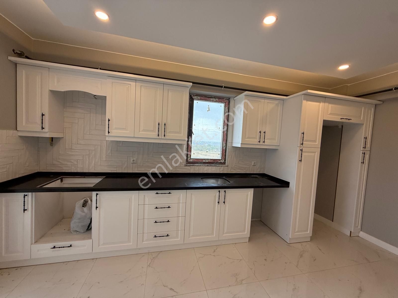 Delux'den Atatürk Mahallesi Gözde Konumda Satılık Lux 3+1 Daire - Görsel 2