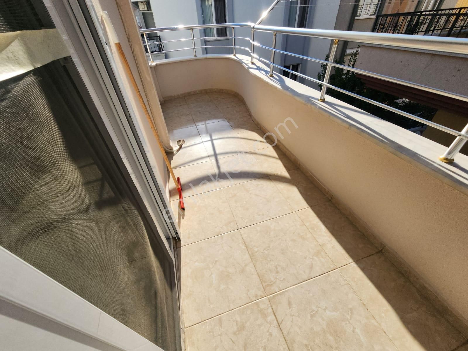 Didim Çamlık Mahallesinde Denize Yakın Masrafsız Genis Teraslı 3+1 Satılık Dubleks - Görsel 9