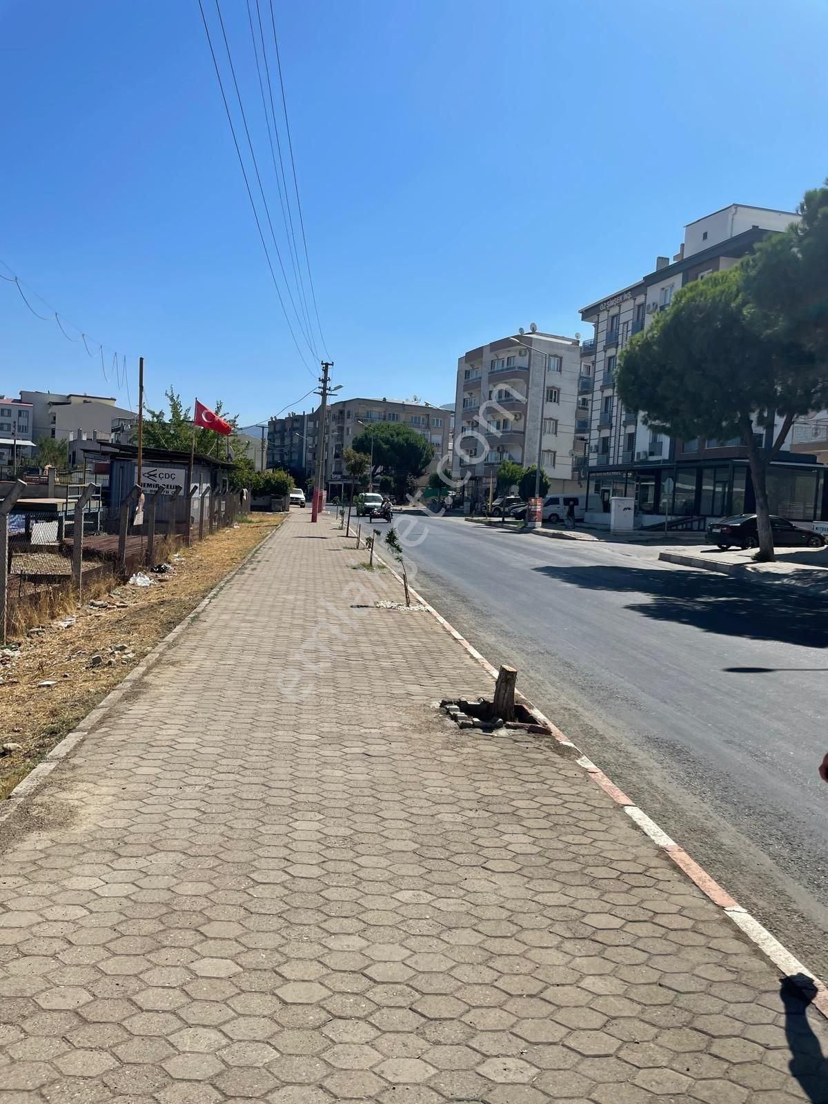 Kemalpaşa Armutlu'da Cadde Cepeli 1.035,89 M2 Satılık