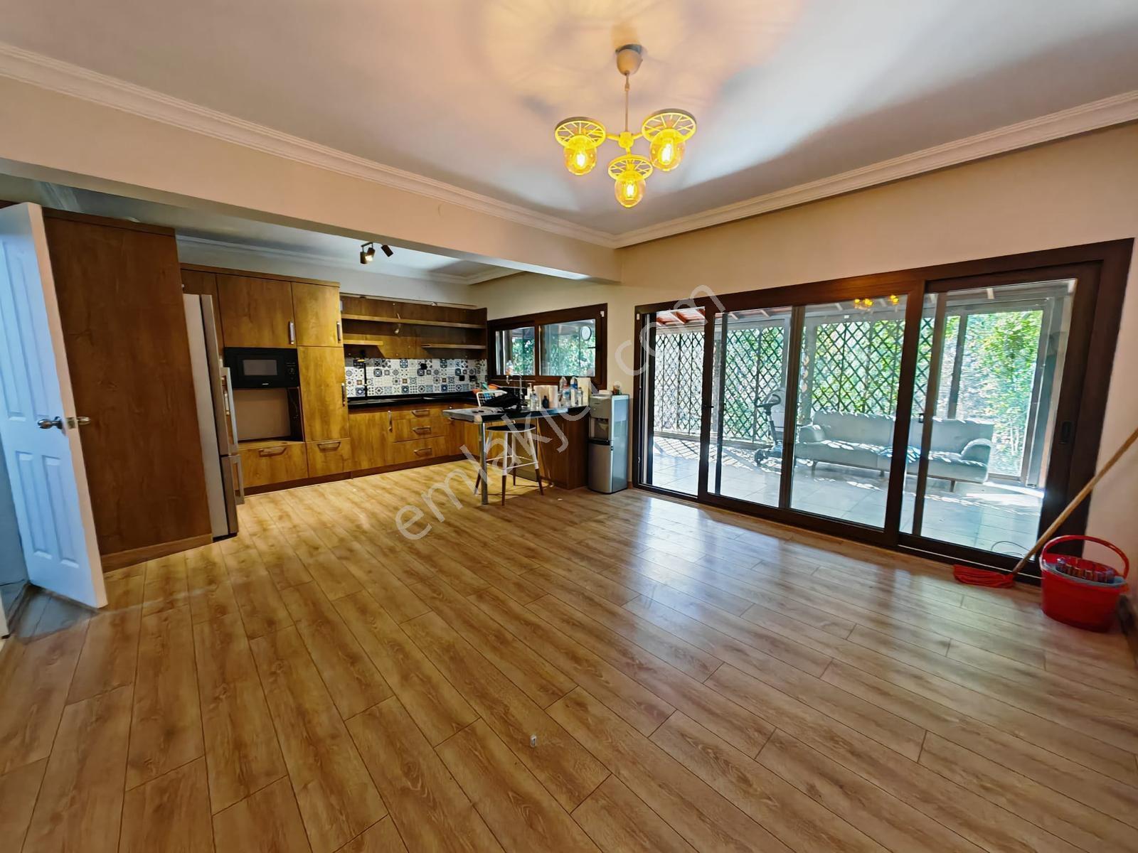 Kuşadası Sitelerde Sahile 50 M Özel Havuzlu Doğalgazlı 4+1 Otaparkli Satılık Villa - Görsel 21