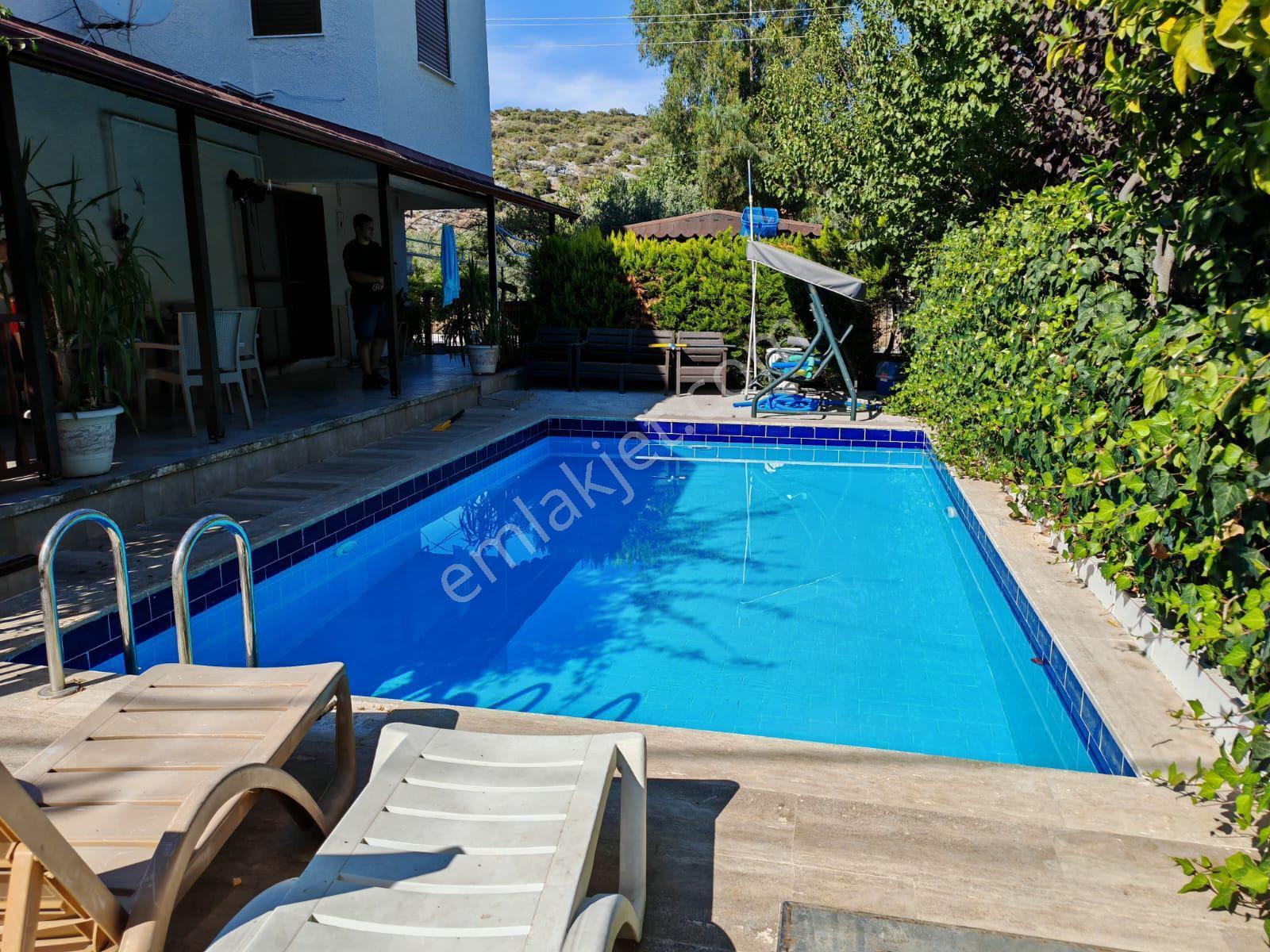 Kuşadası Sitelerde Sahile 50 M Özel Havuzlu Doğalgazlı 4+1 Otaparkli Satılık Villa - Görsel 2