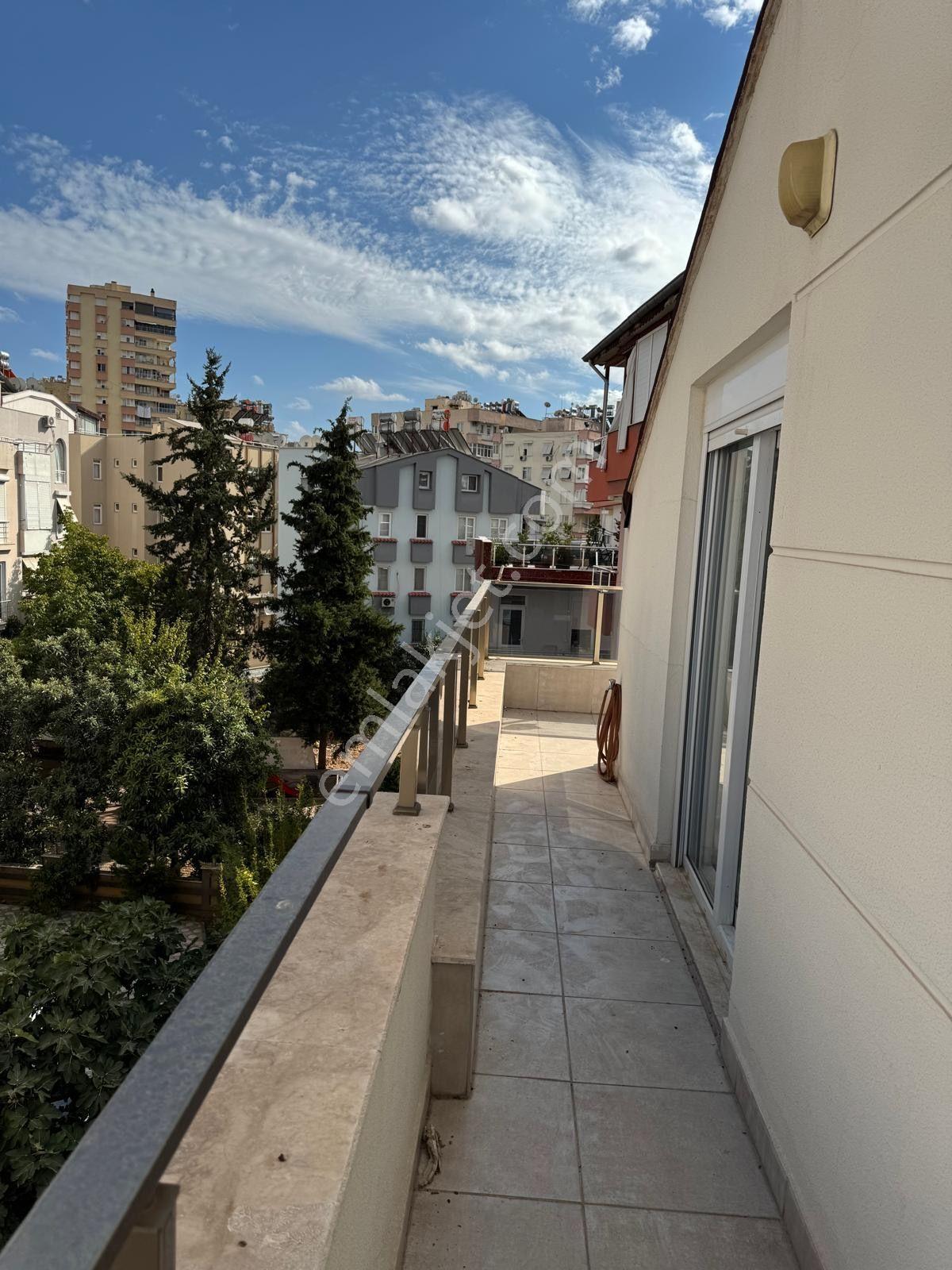 Meydankavağında Ebeveyn Banyolu Geniş Kullanışlı 3+1 Daire - Görsel 19