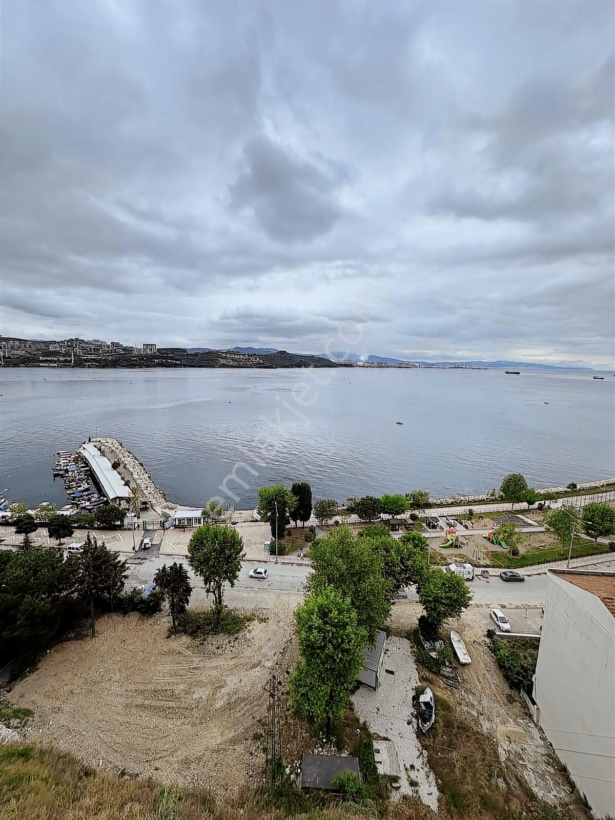 Manastır Emlak'tan Deniz Manzaralı Eşyalı 2+1 Daire 20.000 Tl