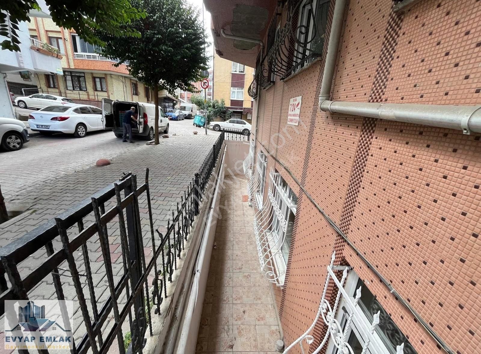 Köşe Binada 3+1 Asansörlü Balkonlu Bahçekatı