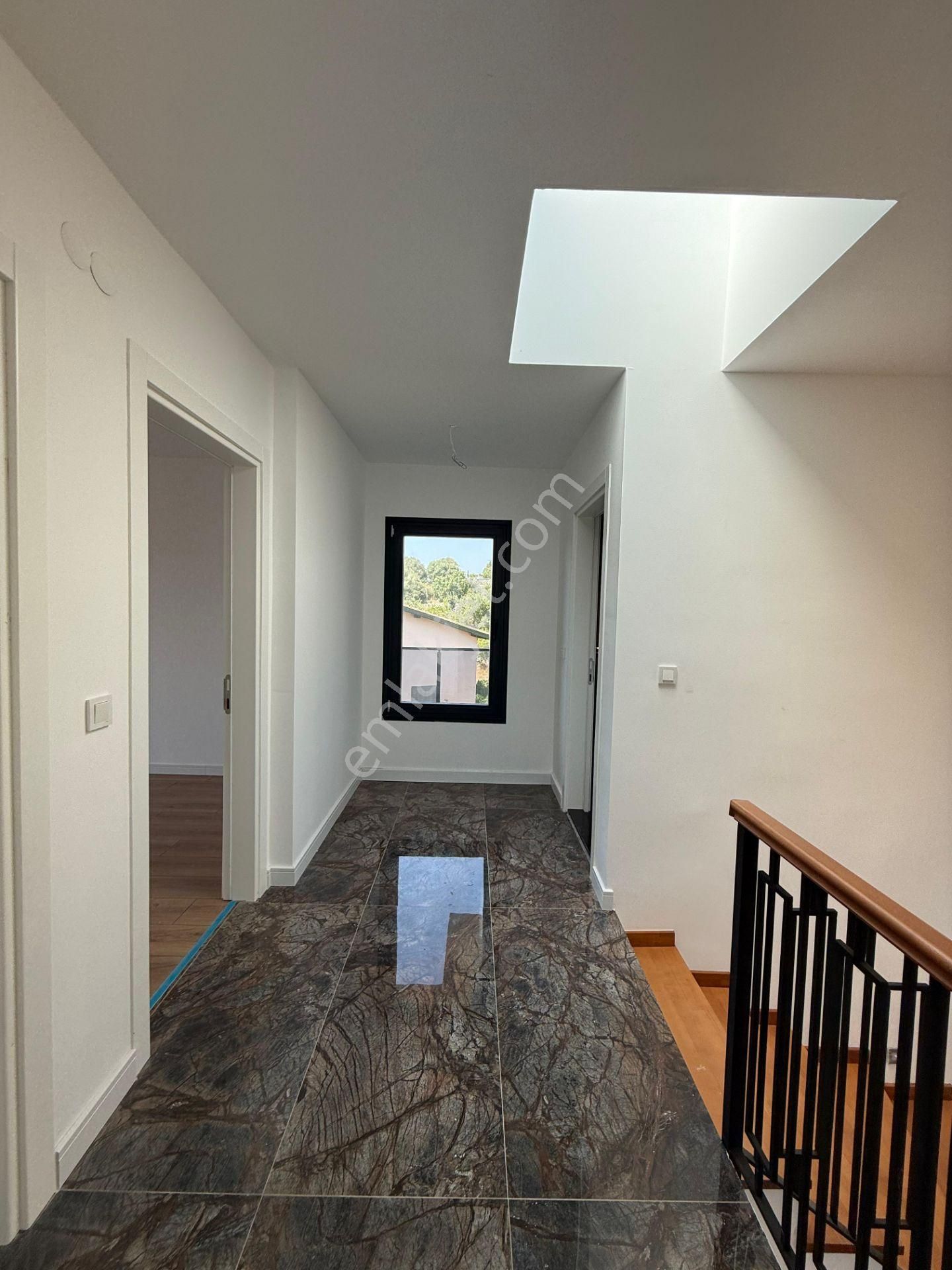 Urla Hekimköy Sitesinde Satılık 5+2 Müstakil Havuzlu Villa - Görsel 21