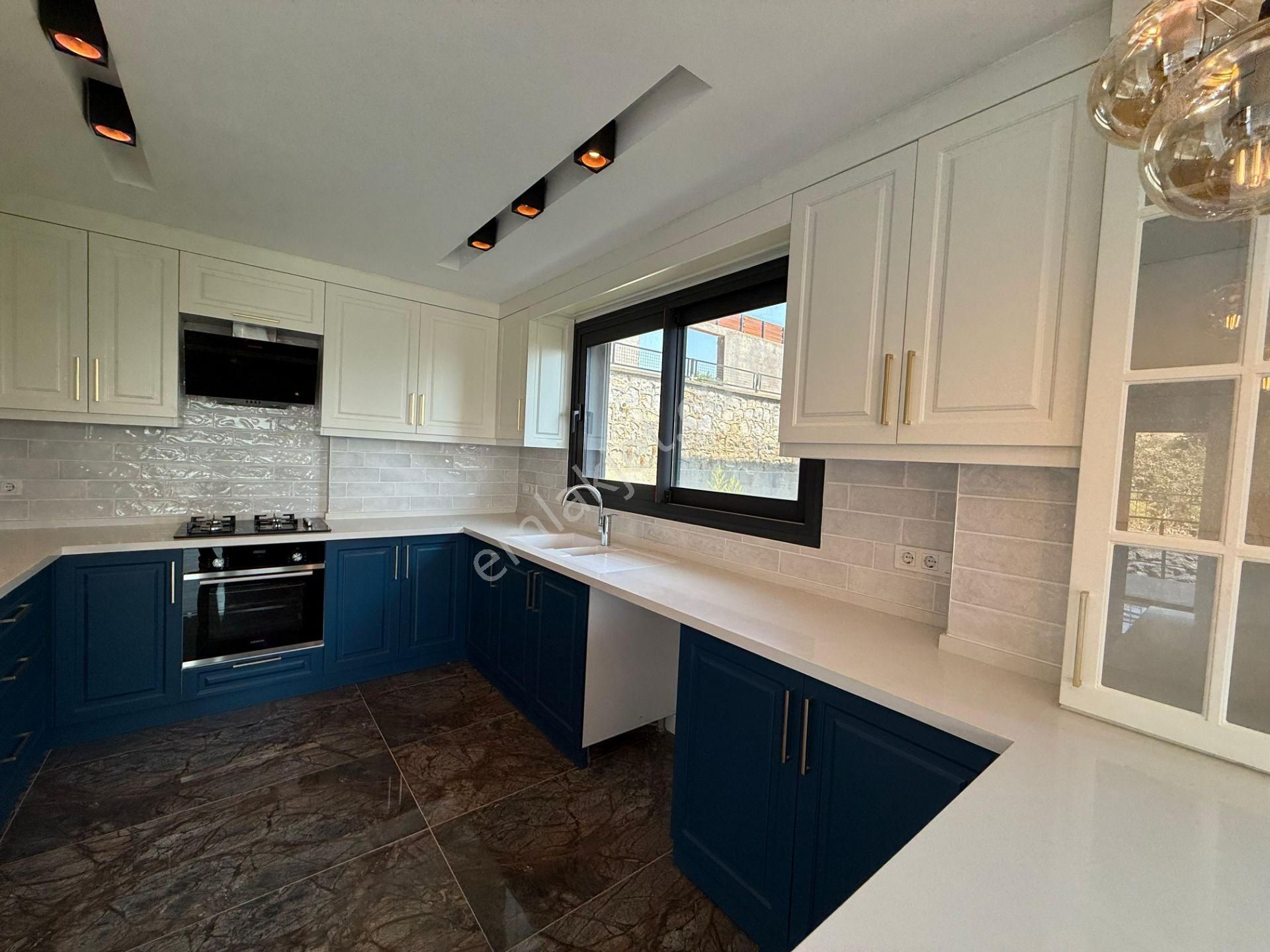 Urla Hekimköy Sitesinde Satılık 5+2 Müstakil Havuzlu Villa - Görsel 9