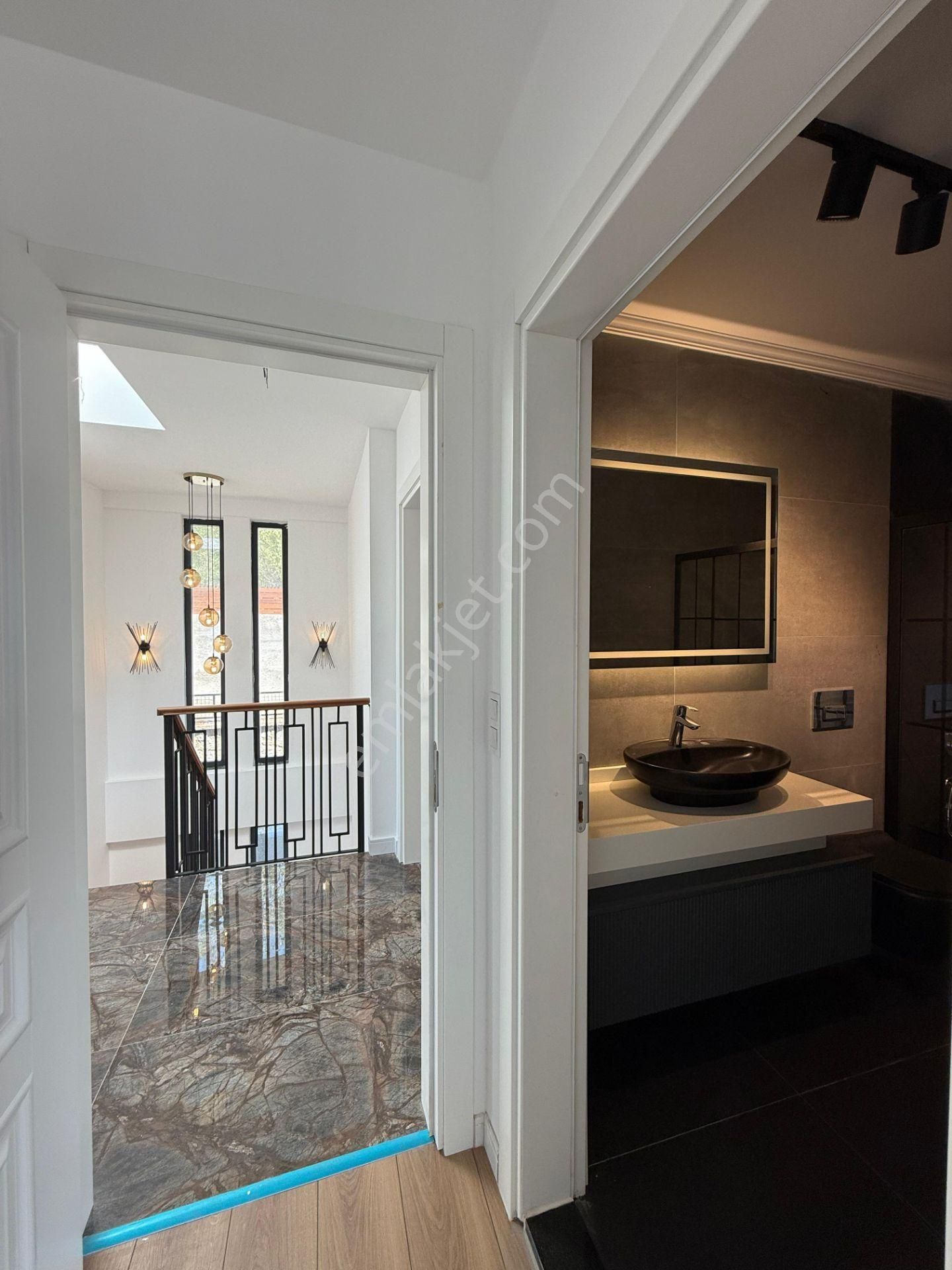 Urla Hekimköy Sitesinde Satılık 5+2 Müstakil Havuzlu Villa - Görsel 14