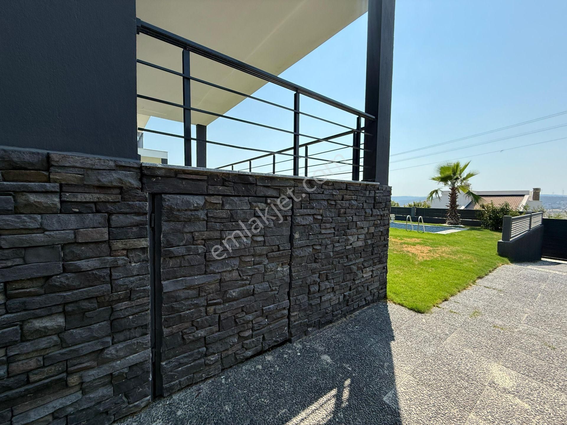 Urla Hekimköy Sitesinde Satılık 5+2 Müstakil Havuzlu Villa - Görsel 29