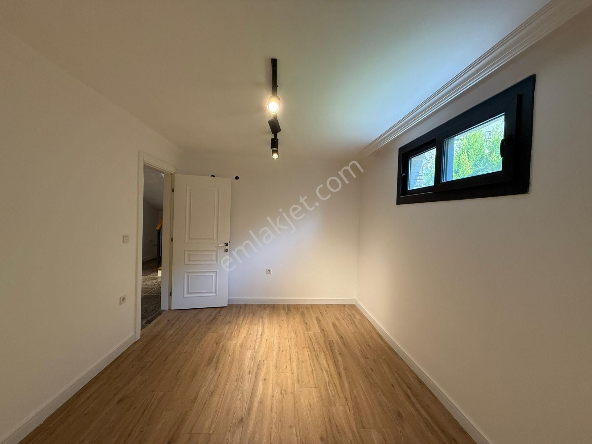 Urla Hekimköy Sitesinde Satılık 5+2 Müstakil Havuzlu Villa - Görsel 26