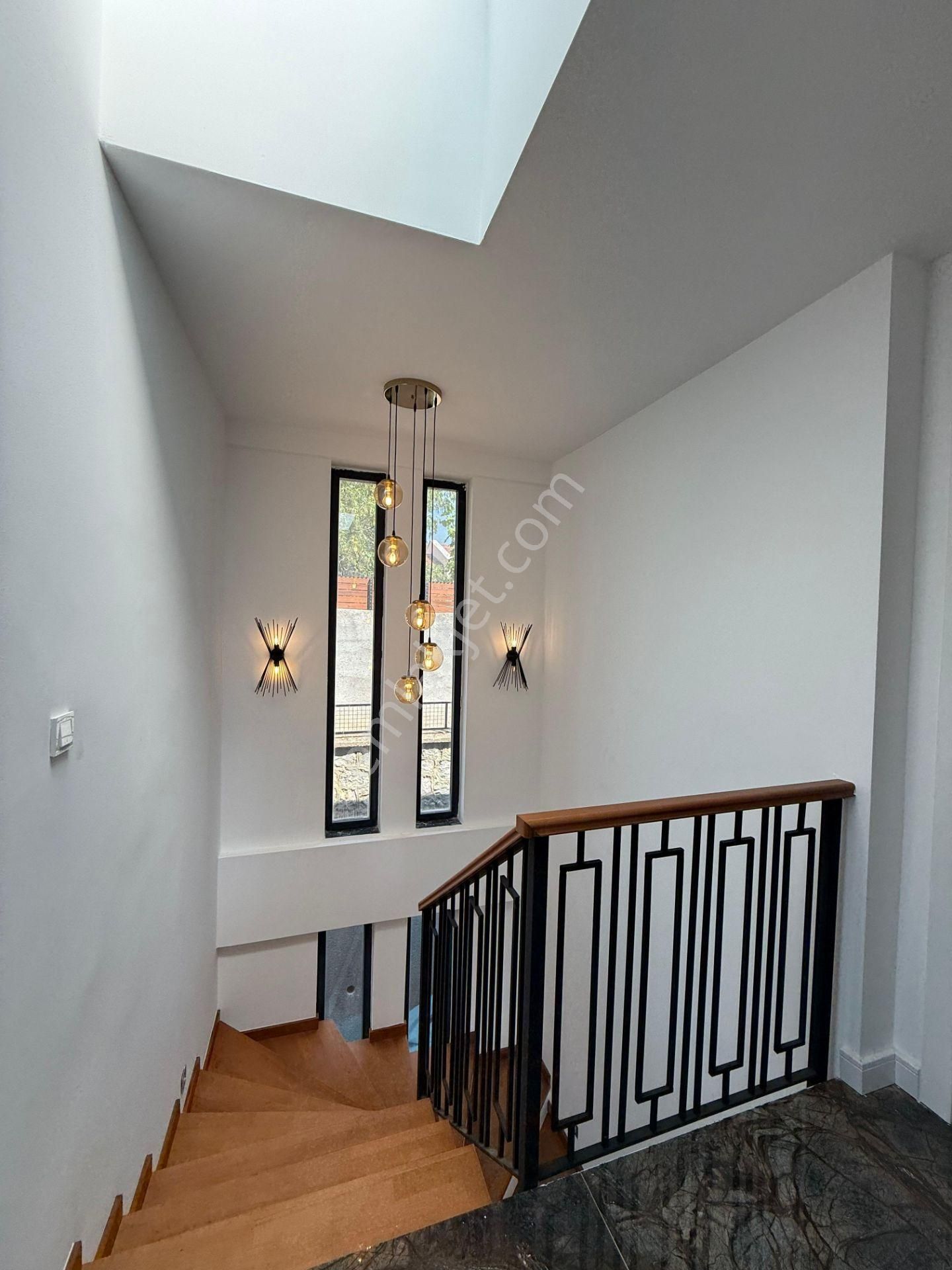 Urla Hekimköy Sitesinde Satılık 5+2 Müstakil Havuzlu Villa - Görsel 12