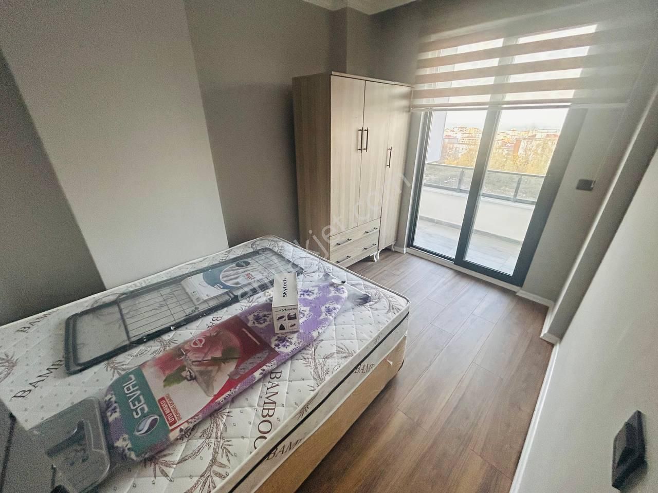 Kurupelitte Eşyalı Ara Kat Satılık 1+1 Daire - Görsel 9