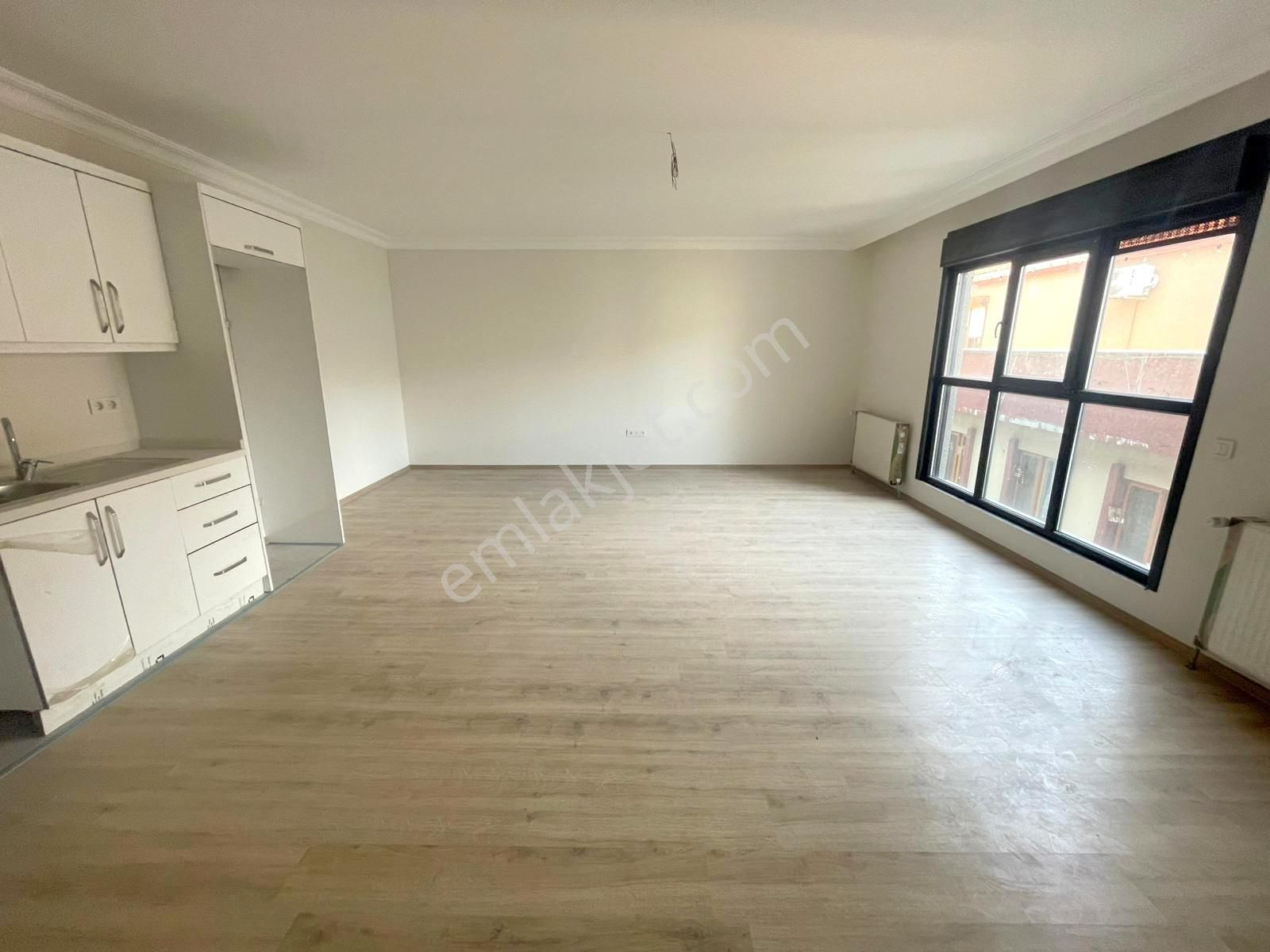 Emlak Dünyasından 63'ün Orada Satılık 3+2 165 M2 Sıfır Dubleks