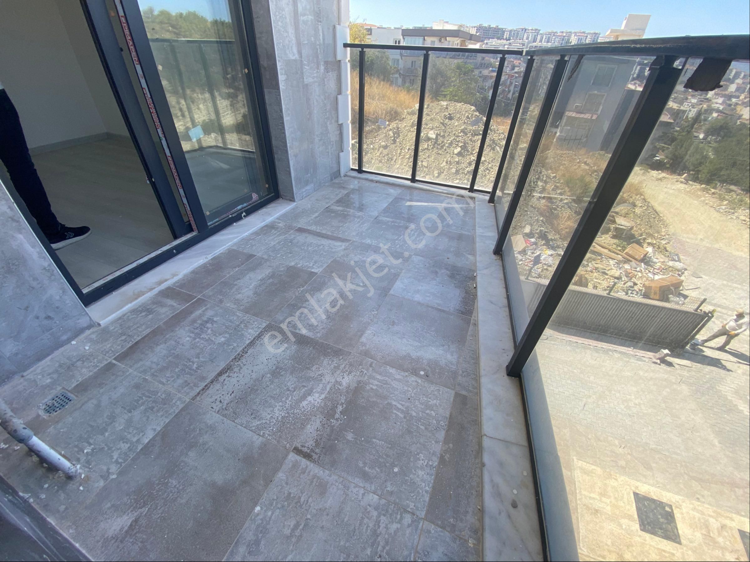 Kuşadası’da Merkezi Konumda Sıfır Satılık Rezidans Daire - Görsel 15