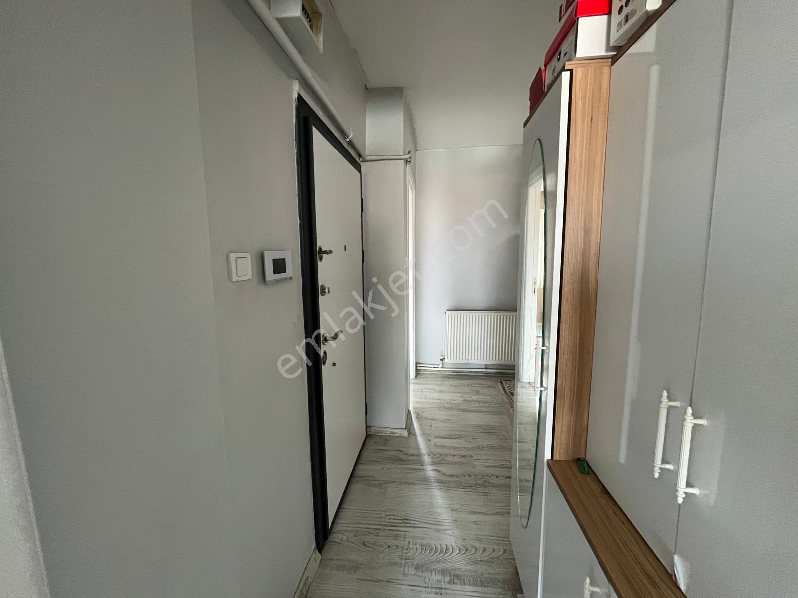 Merkezi Konumda, Yürüyerek Her Yere Ulaşım! 3+1 Bakımlı Daire! - Görsel 2