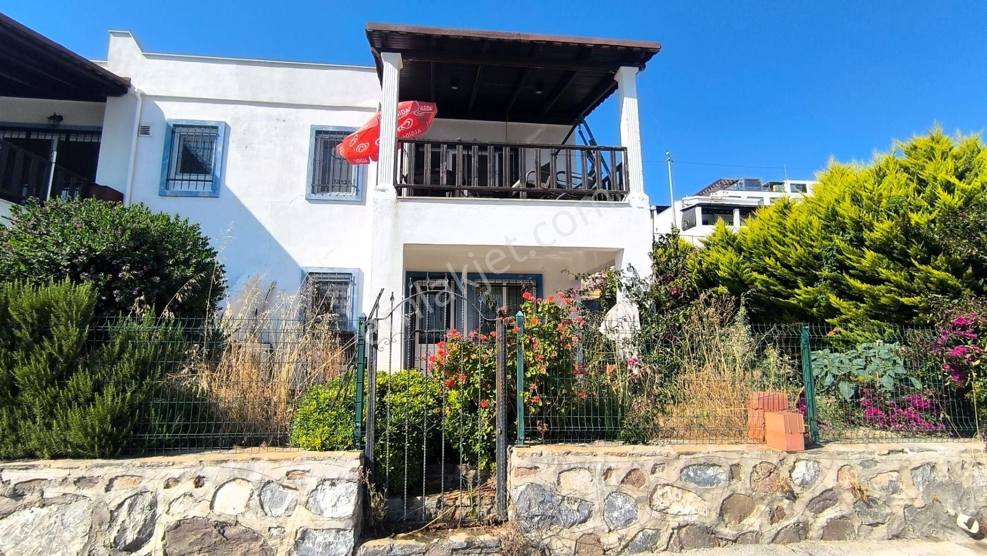 Gültan Sitesinde Havuzlu Bahçeli Muhteşem Deniz Manzaralı - Görsel 11