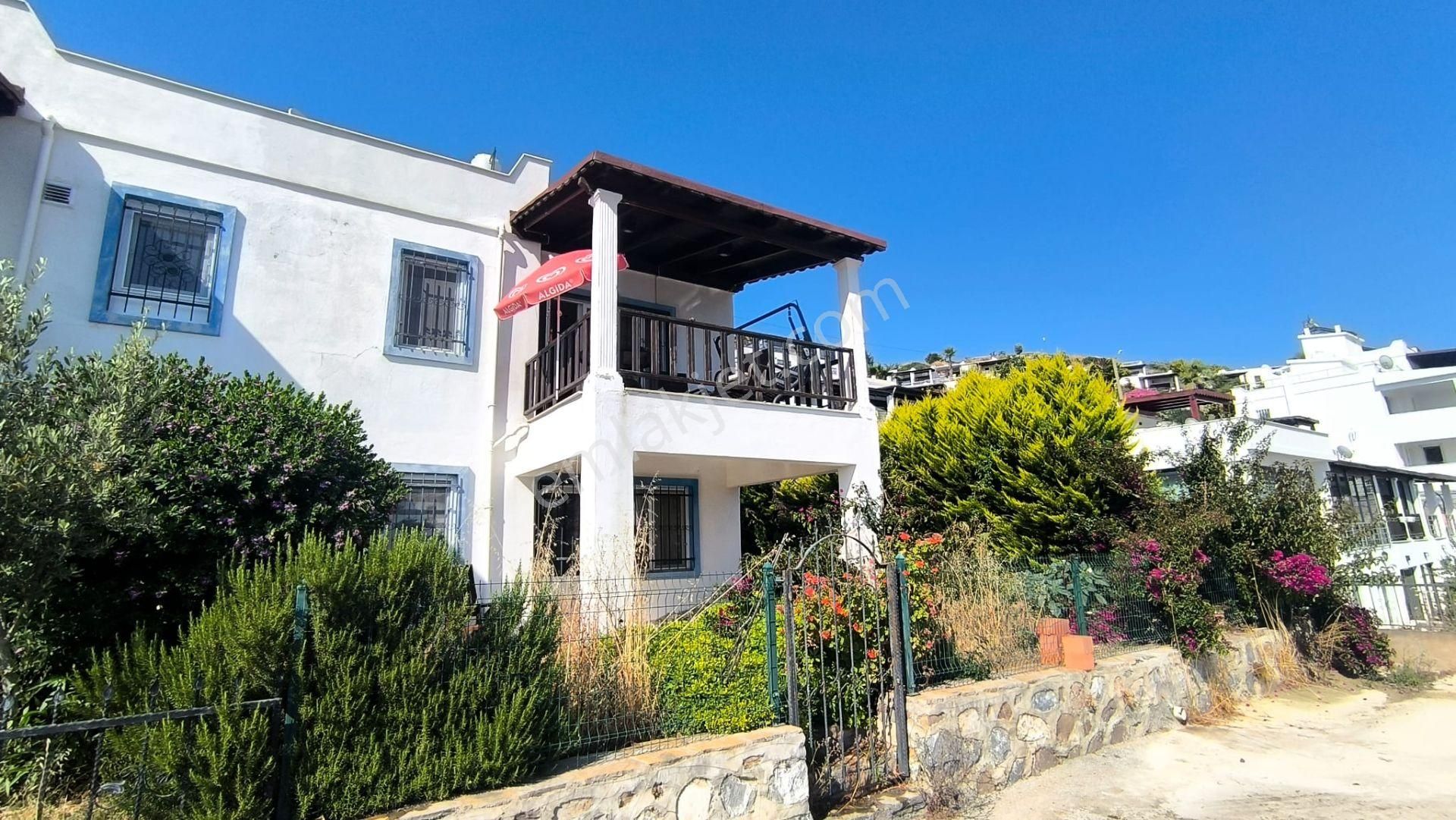 Gültan Sitesinde Havuzlu Bahçeli Muhteşem Deniz Manzaralı - Görsel 12