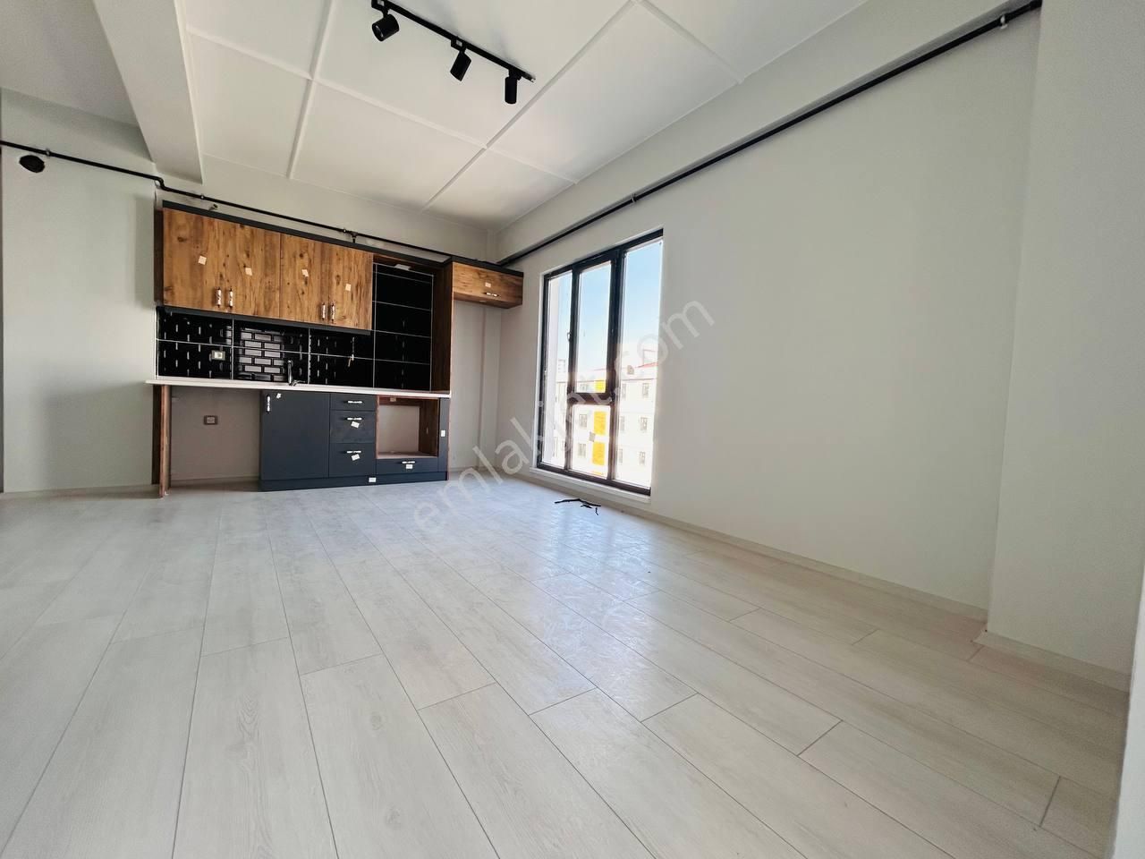 Atakumda İskanlı Binada Ara Kat Satılık Sıfır 1+1 - Görsel 5