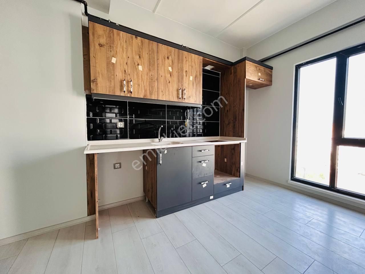 Atakumda İskanlı Binada Ara Kat Satılık Sıfır 1+1