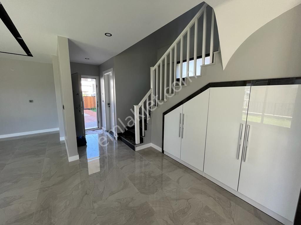 Davutlarda Özel Havuzlu Tek Müstakil Bahçeli 3+1 Sıfır Villa - Görsel 32