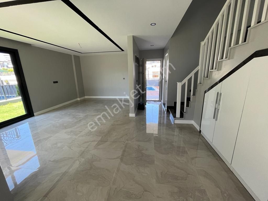 Davutlarda Özel Havuzlu Tek Müstakil Bahçeli 3+1 Sıfır Villa - Görsel 33